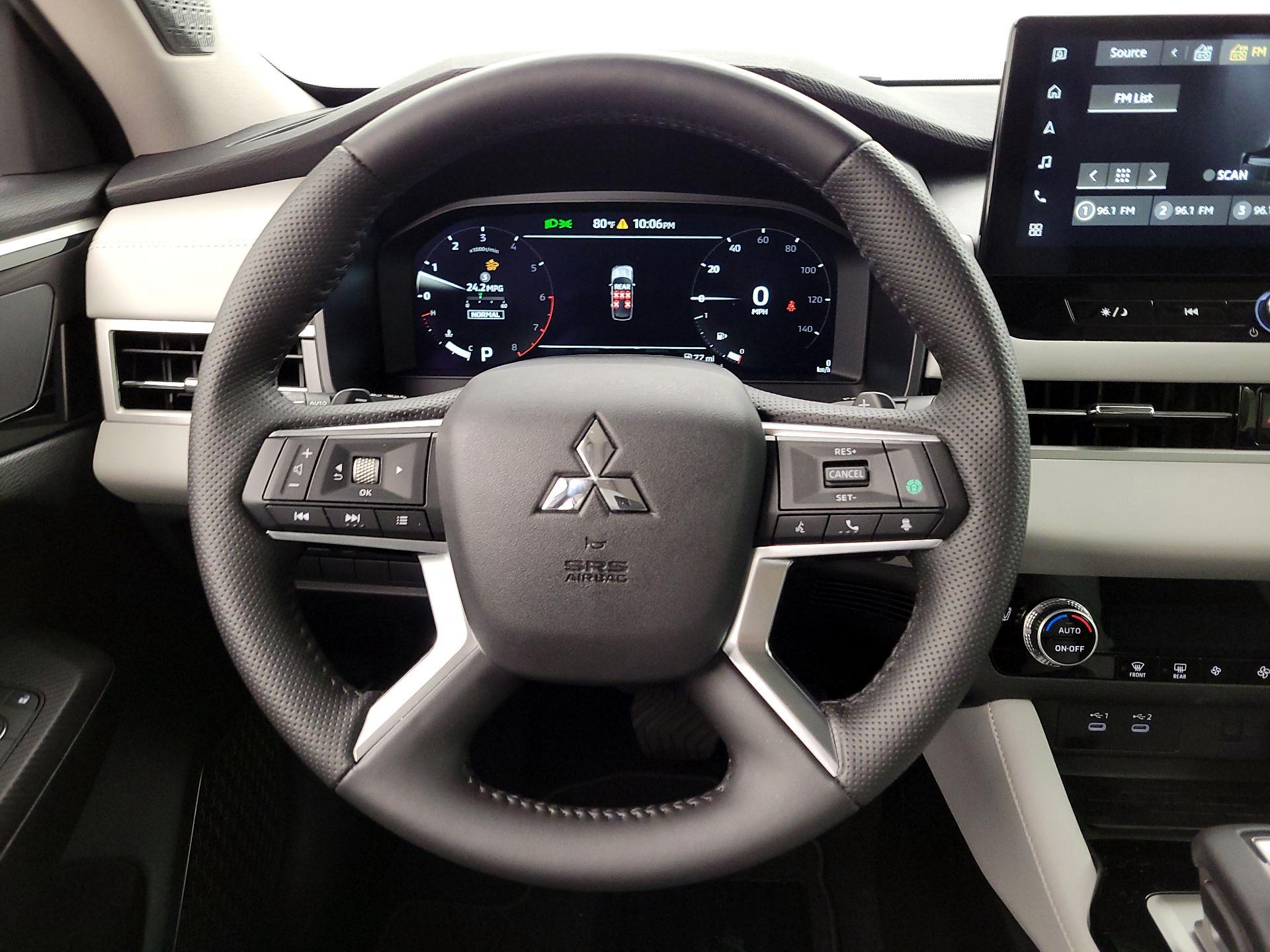 Thumbnail: 2025 Mitsubishi Outlander - 10