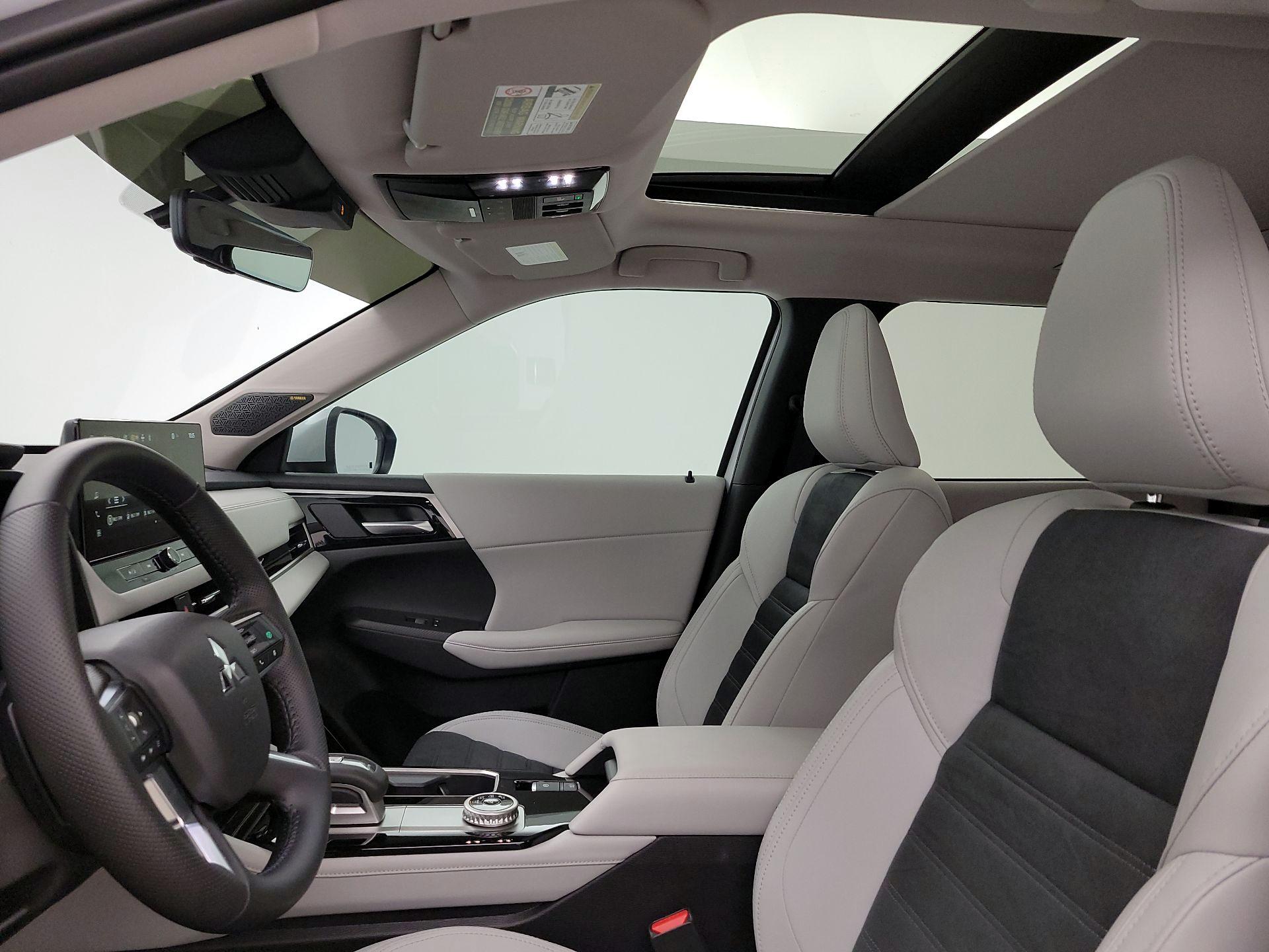 Thumbnail: 2025 Mitsubishi Outlander - 19