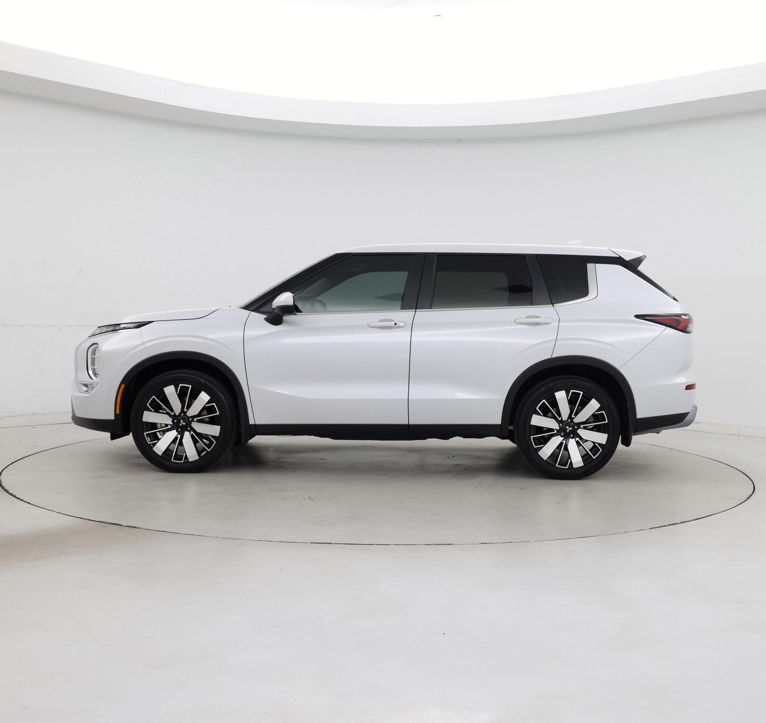 Thumbnail: 2025 Mitsubishi Outlander - 3
