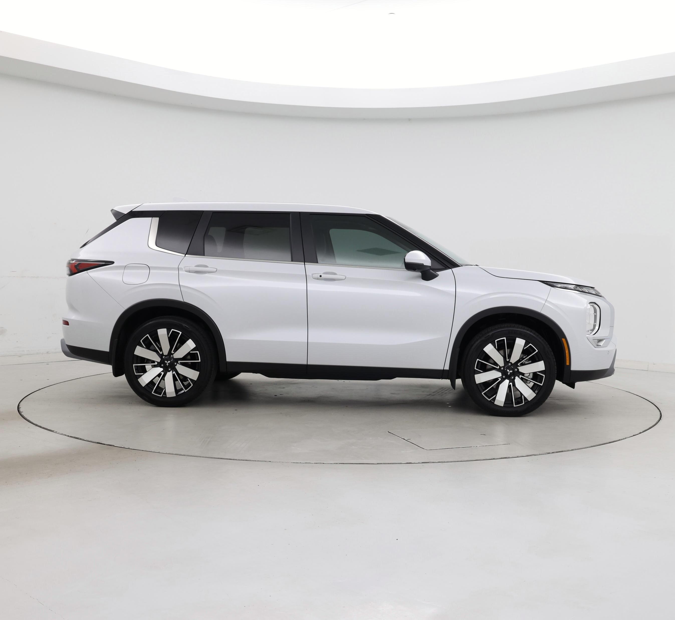 Thumbnail: 2025 Mitsubishi Outlander - 7