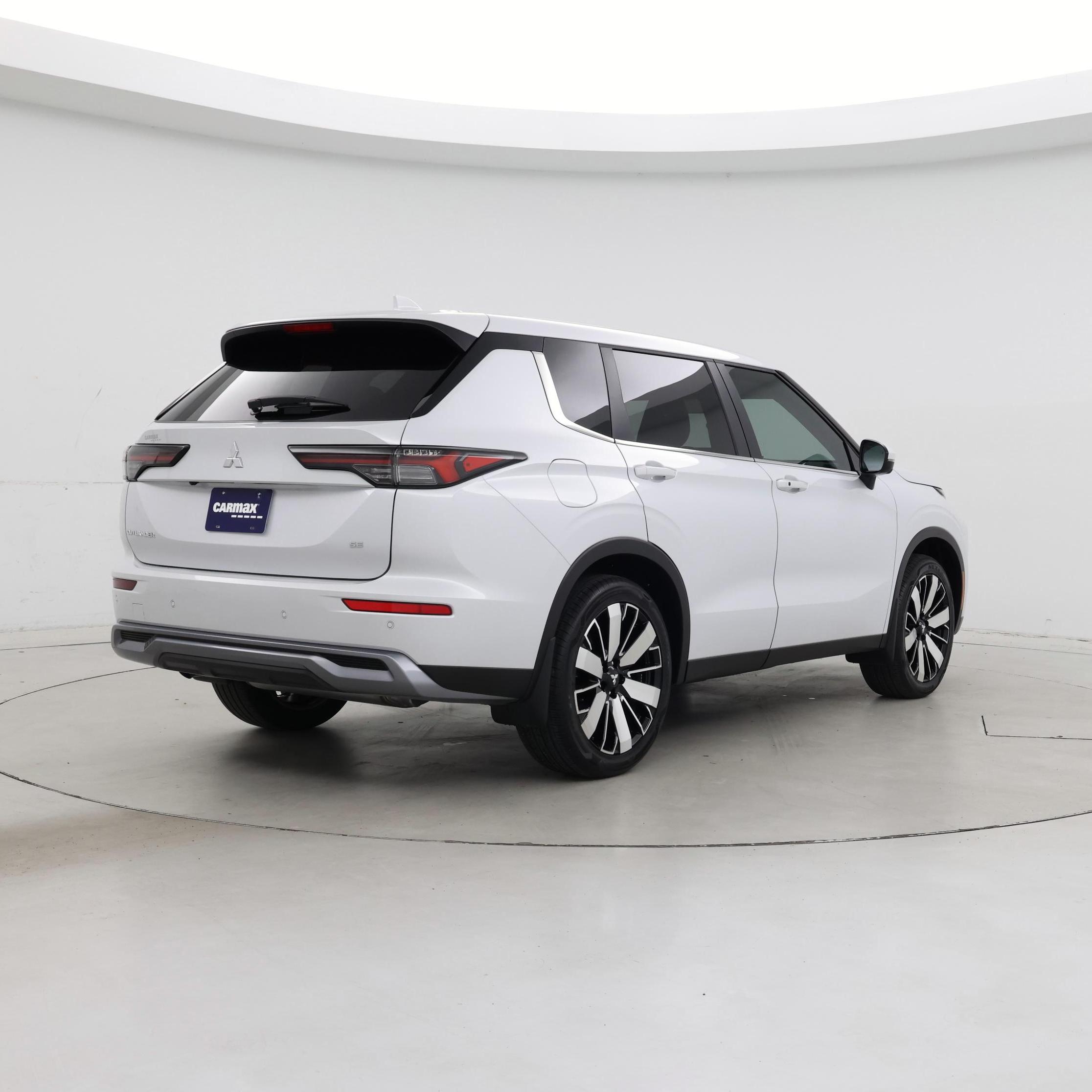Thumbnail: 2025 Mitsubishi Outlander - 8