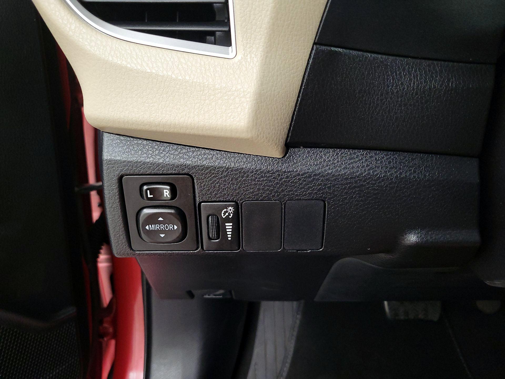 Thumbnail: 2015 Toyota Corolla - 13