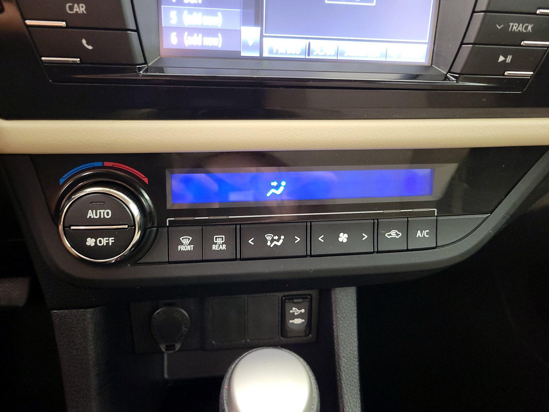 Thumbnail: 2015 Toyota Corolla - 16
