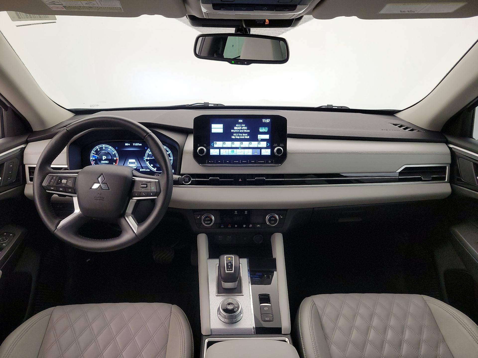 Thumbnail: 2023 Mitsubishi Outlander - 9