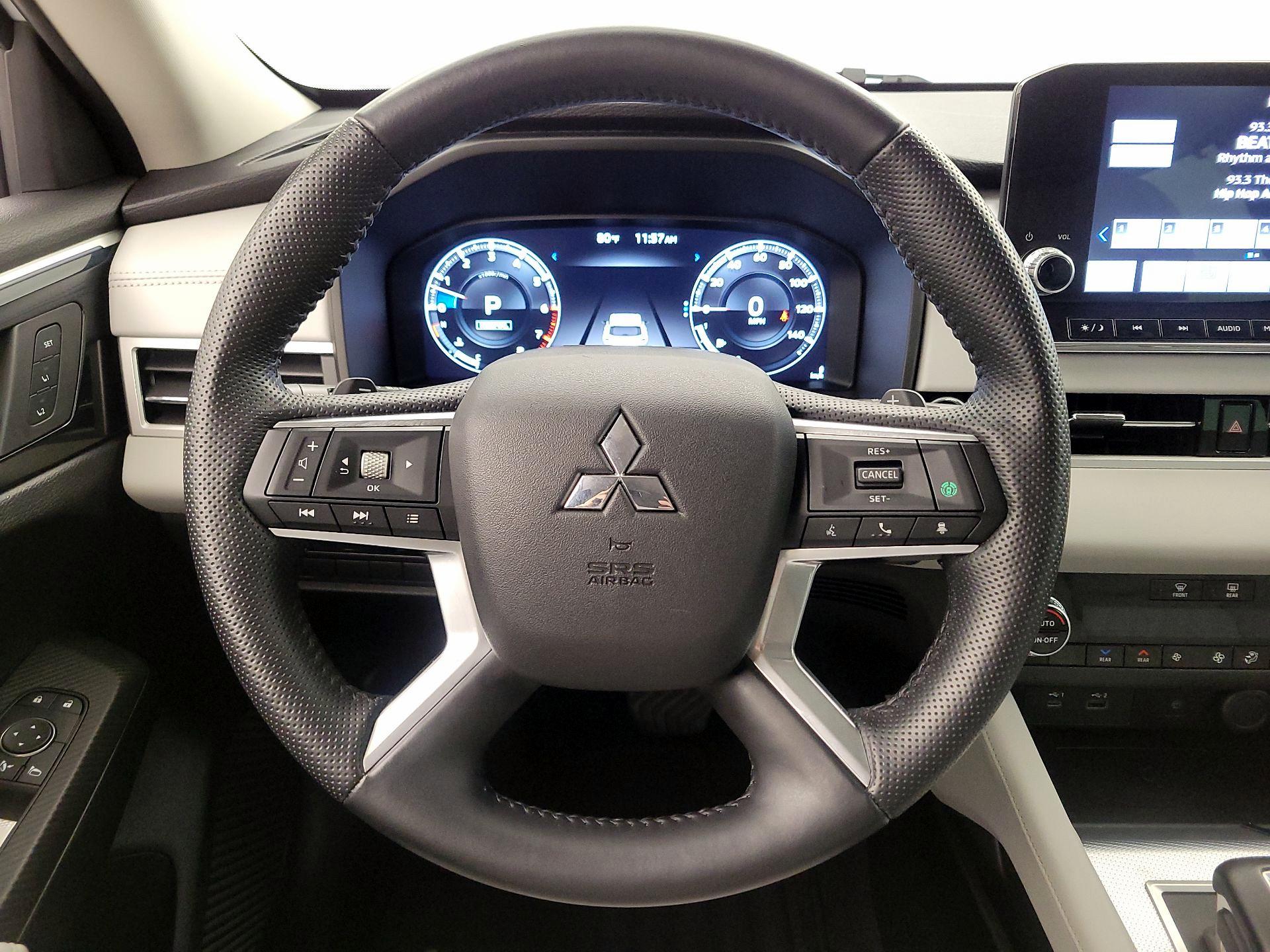 Thumbnail: 2023 Mitsubishi Outlander - 10