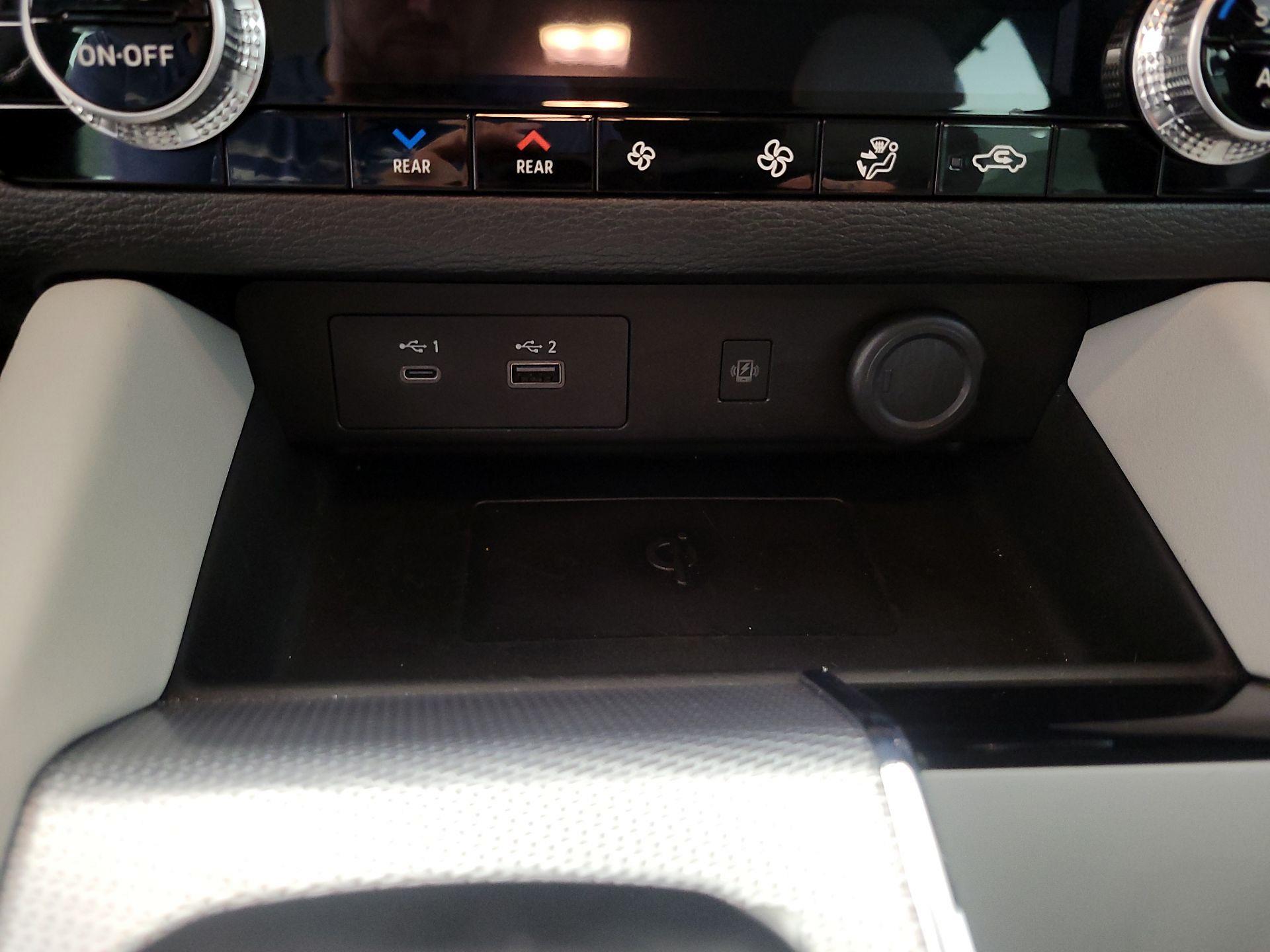 Thumbnail: 2023 Mitsubishi Outlander - 19