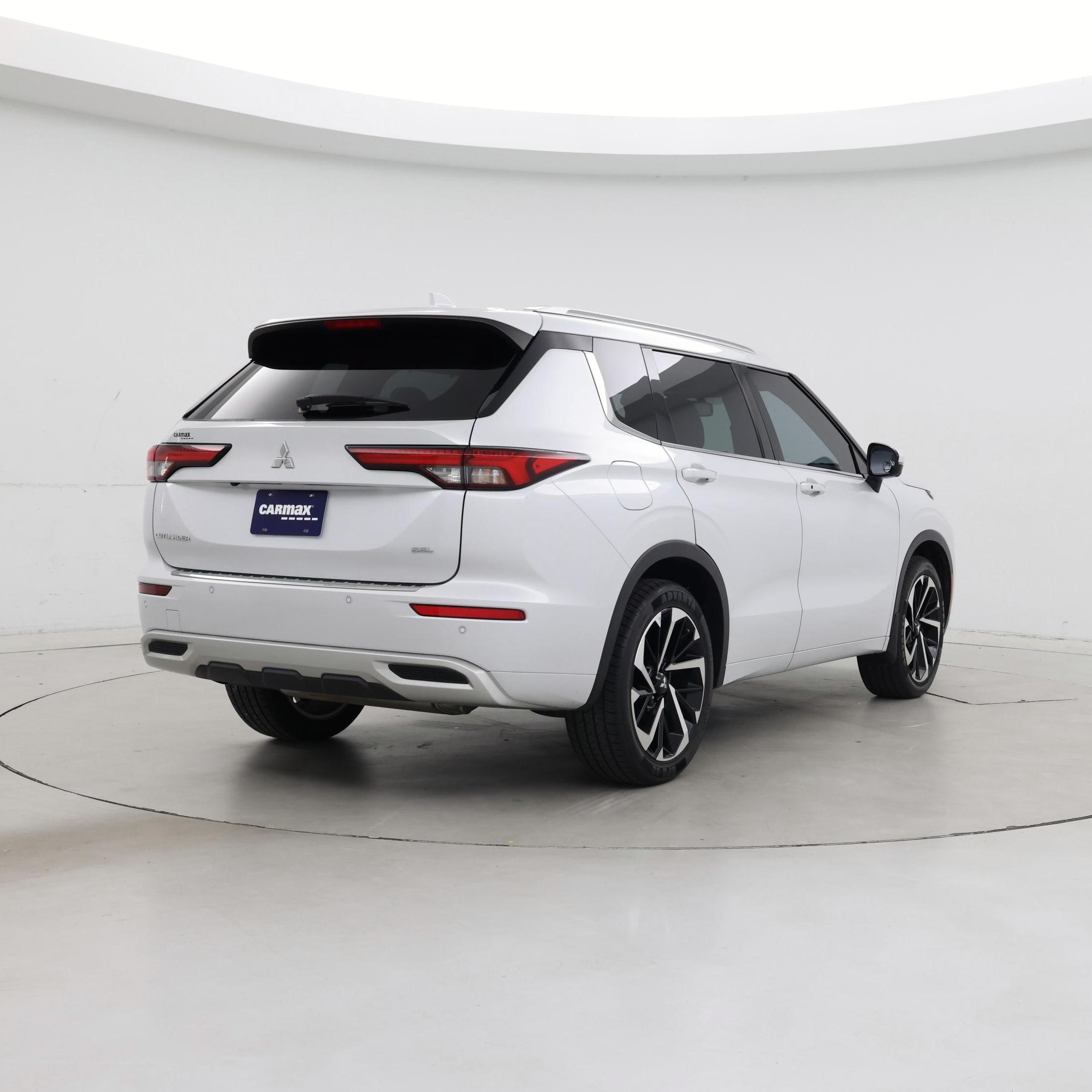 Thumbnail: 2023 Mitsubishi Outlander - 8
