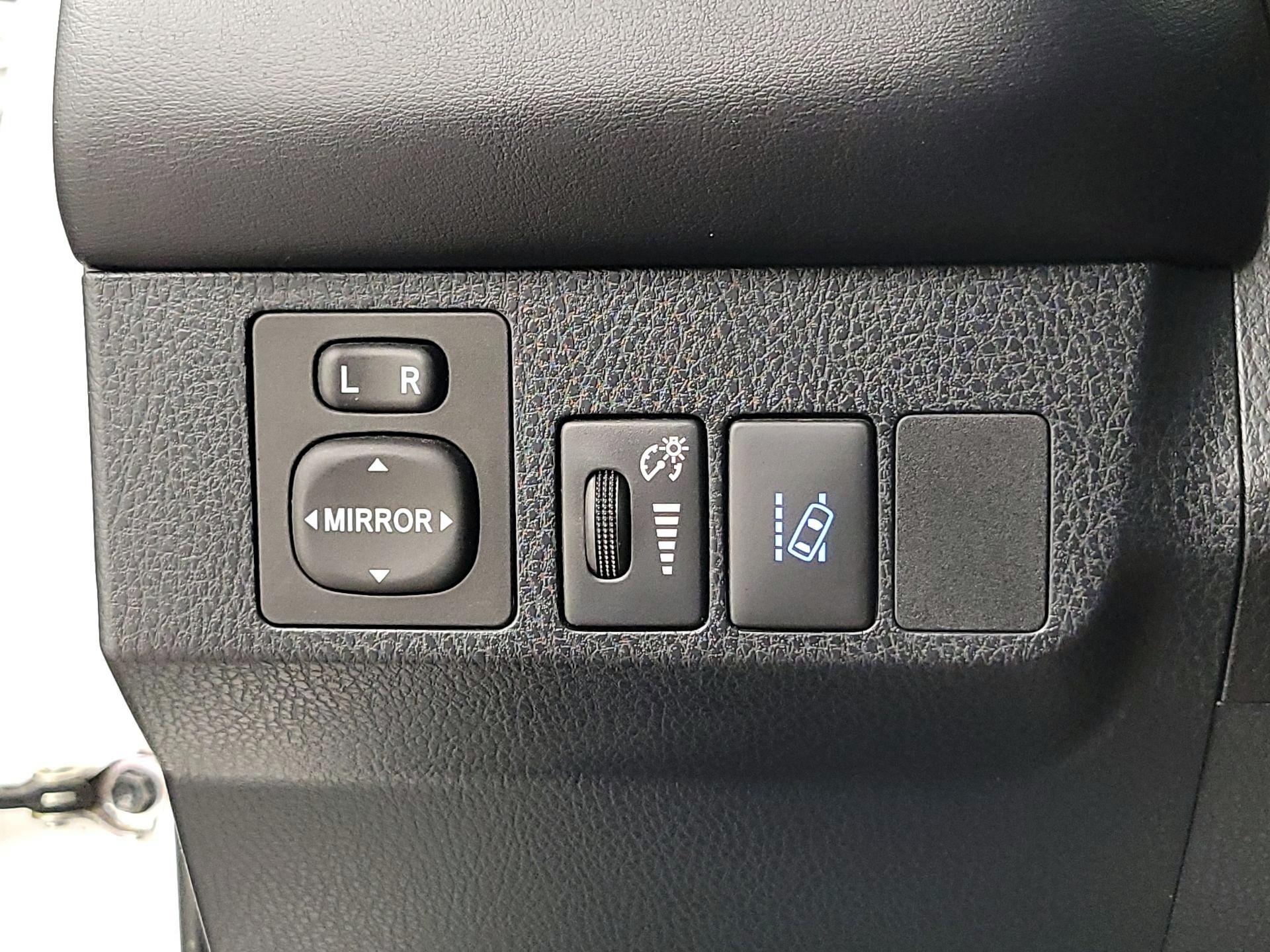 Thumbnail: 2018 Toyota RAV4 - 13