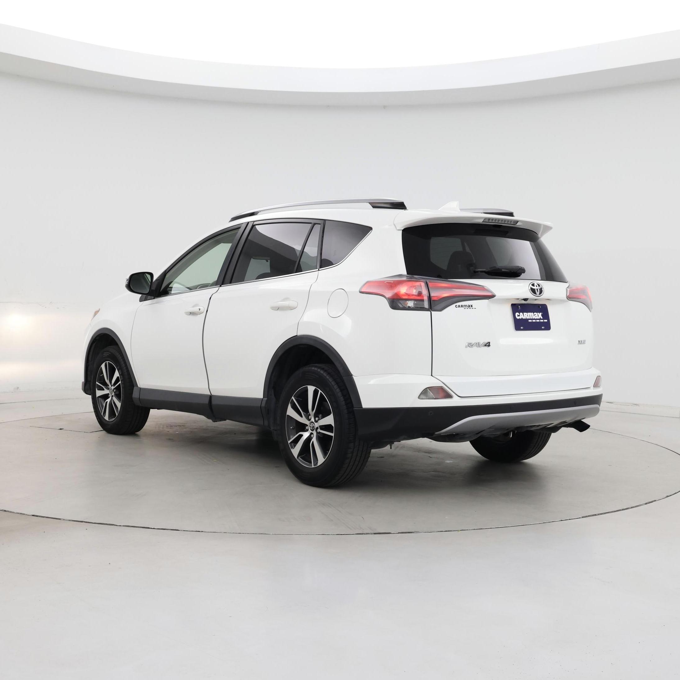 Thumbnail: 2018 Toyota RAV4 - 2