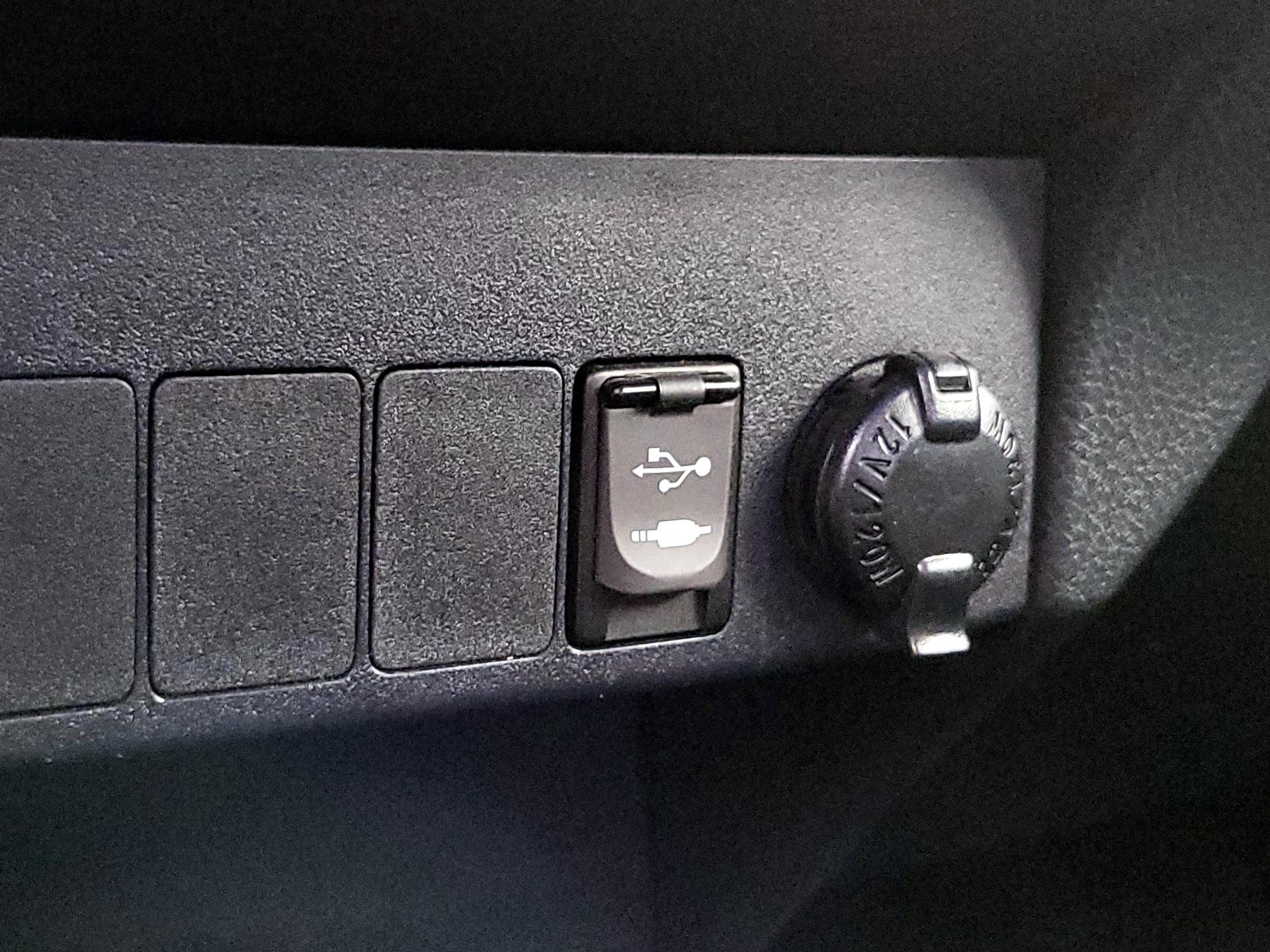 Thumbnail: 2018 Toyota RAV4 - 19