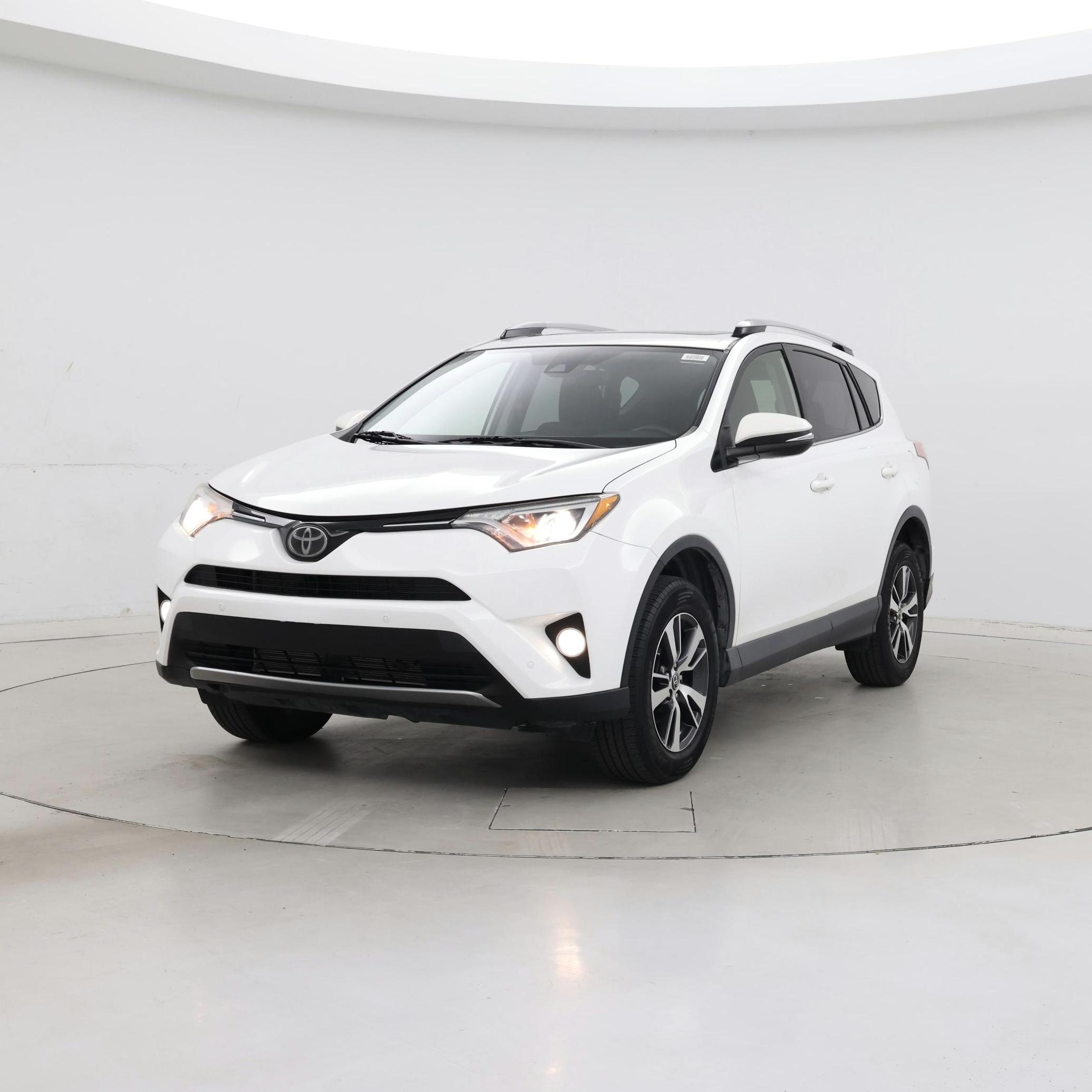 Thumbnail: 2018 Toyota RAV4 - 4