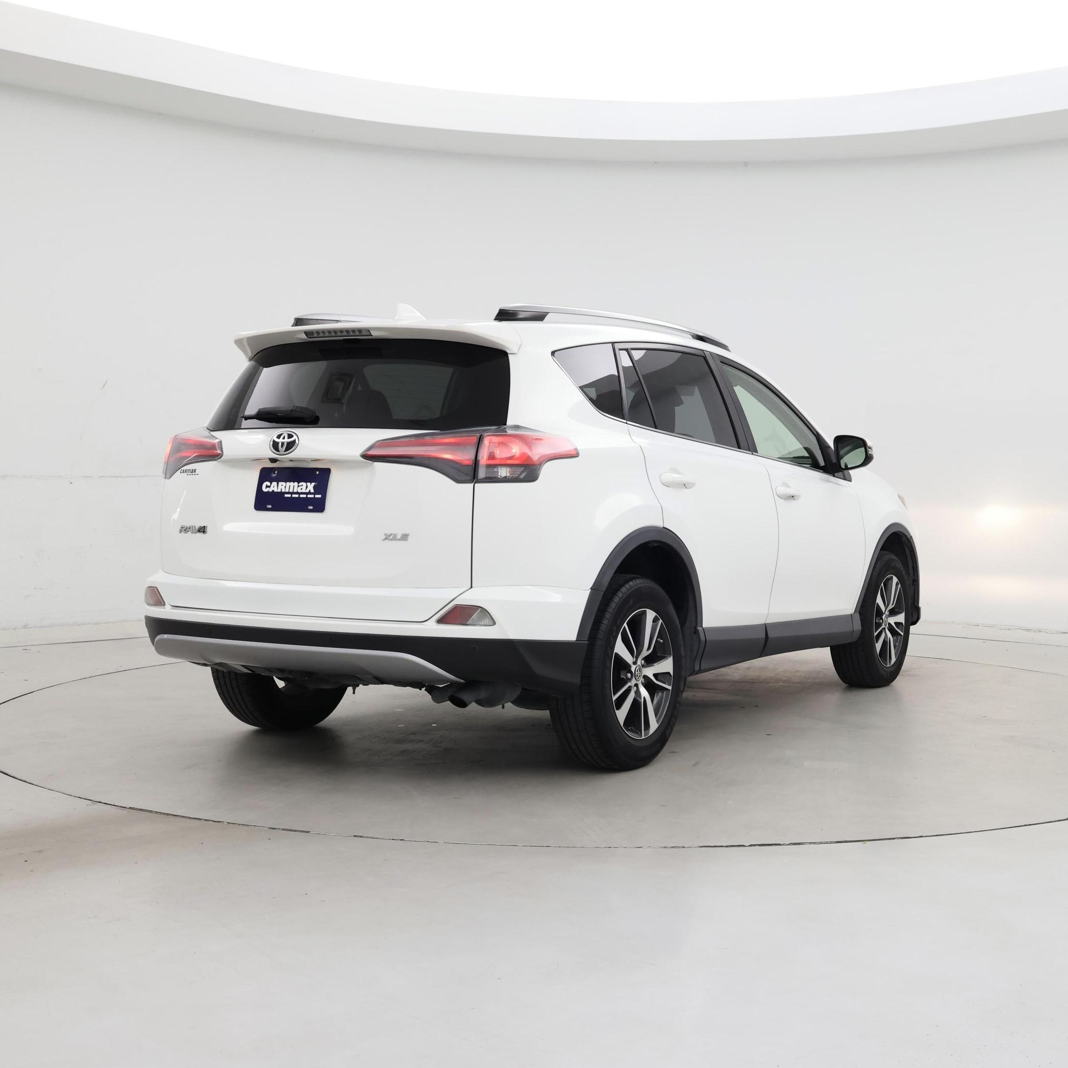 Thumbnail: 2018 Toyota RAV4 - 8