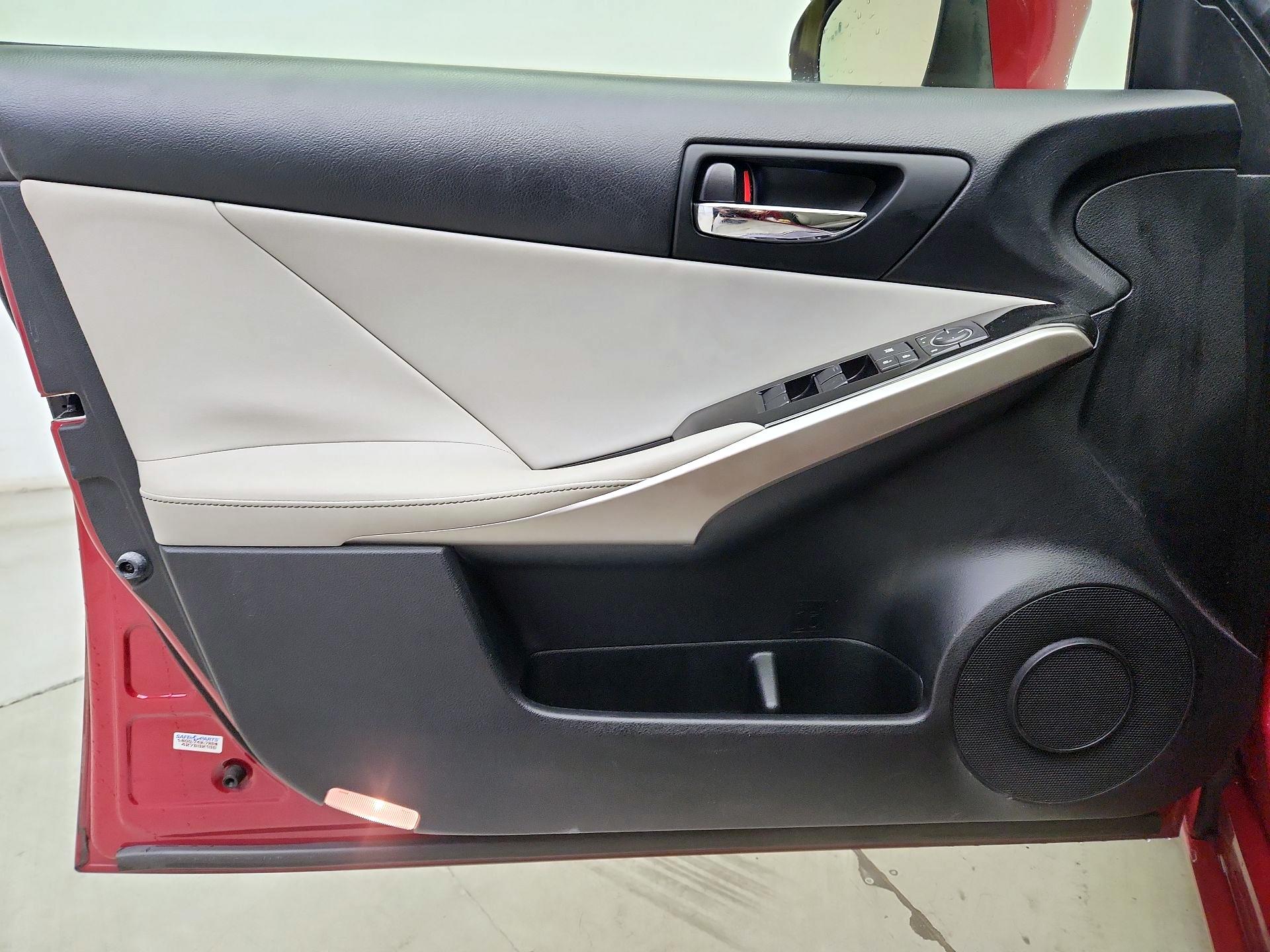 Thumbnail: 2015 Lexus IS - 12