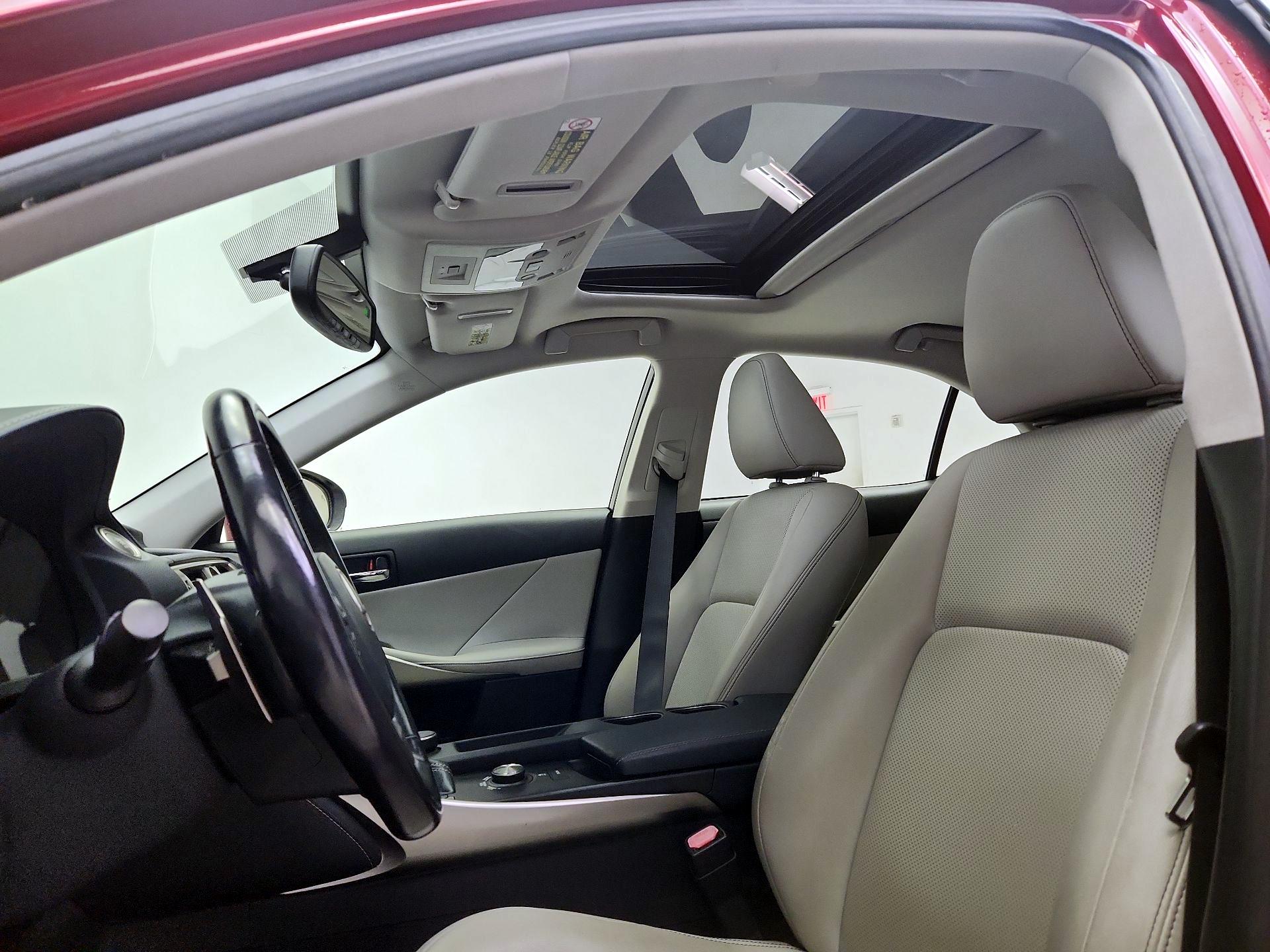 Thumbnail: 2015 Lexus IS - 19
