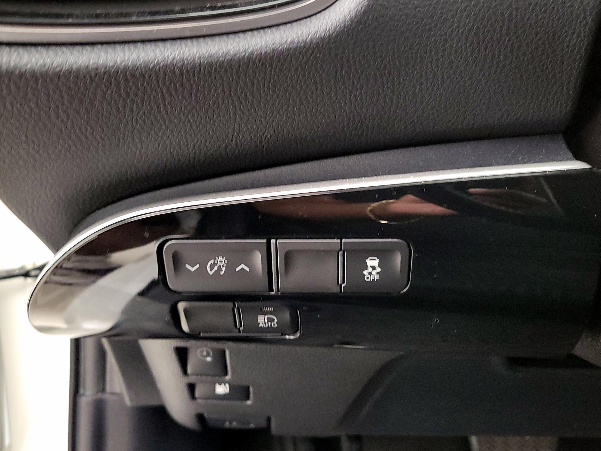 Thumbnail: 2019 Toyota Prius Prime - 13