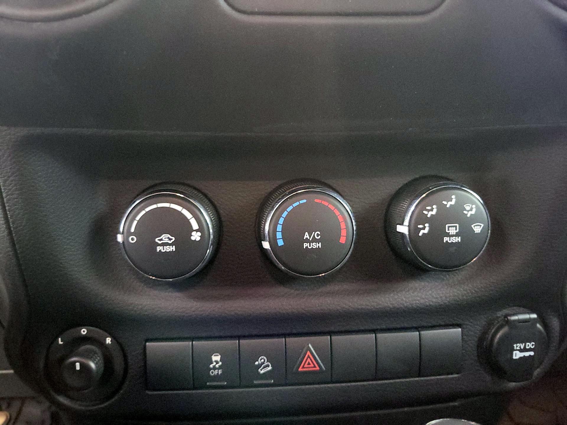 Thumbnail: 2015 Jeep Wrangler - 14