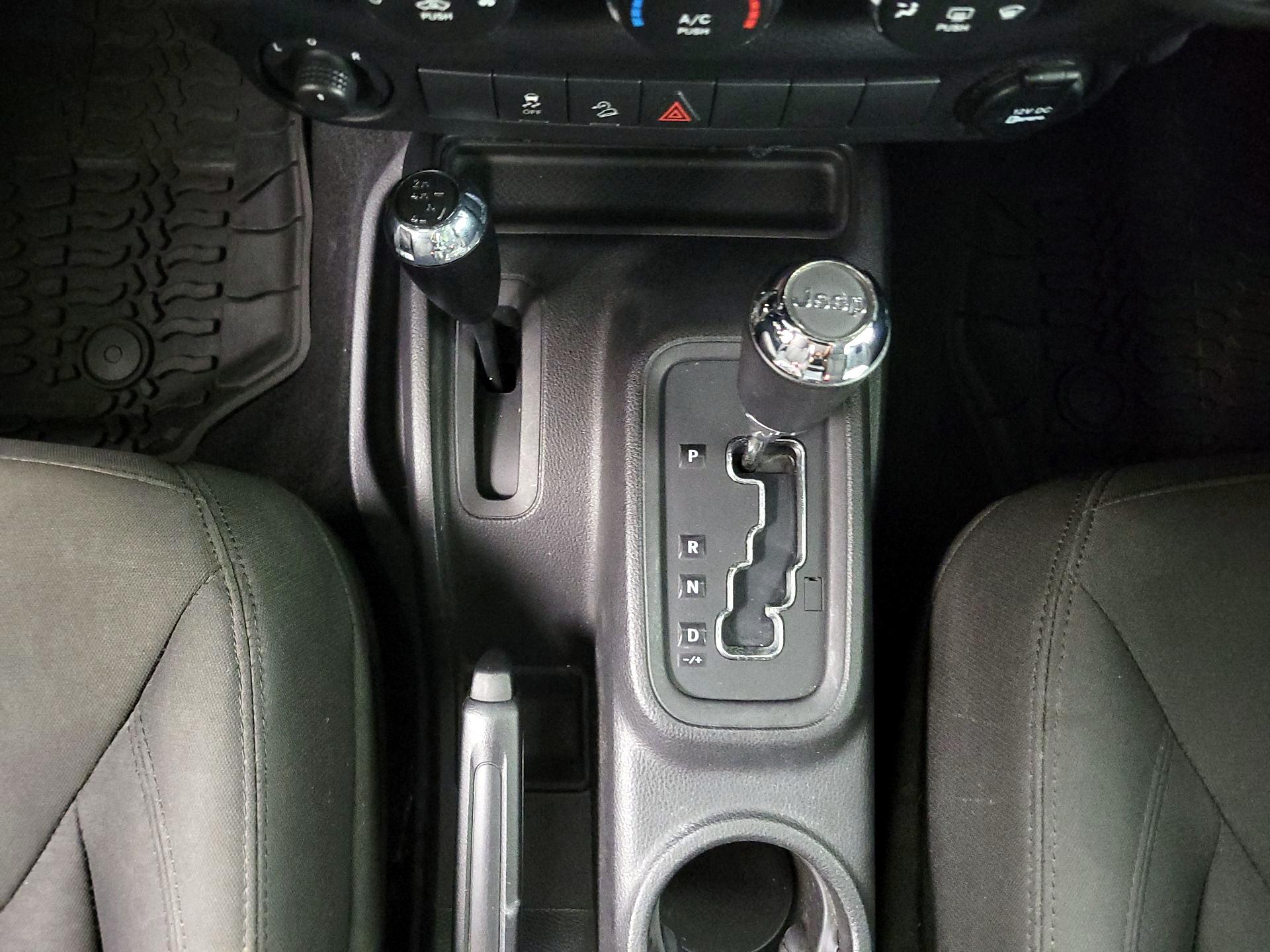 Thumbnail: 2015 Jeep Wrangler - 15