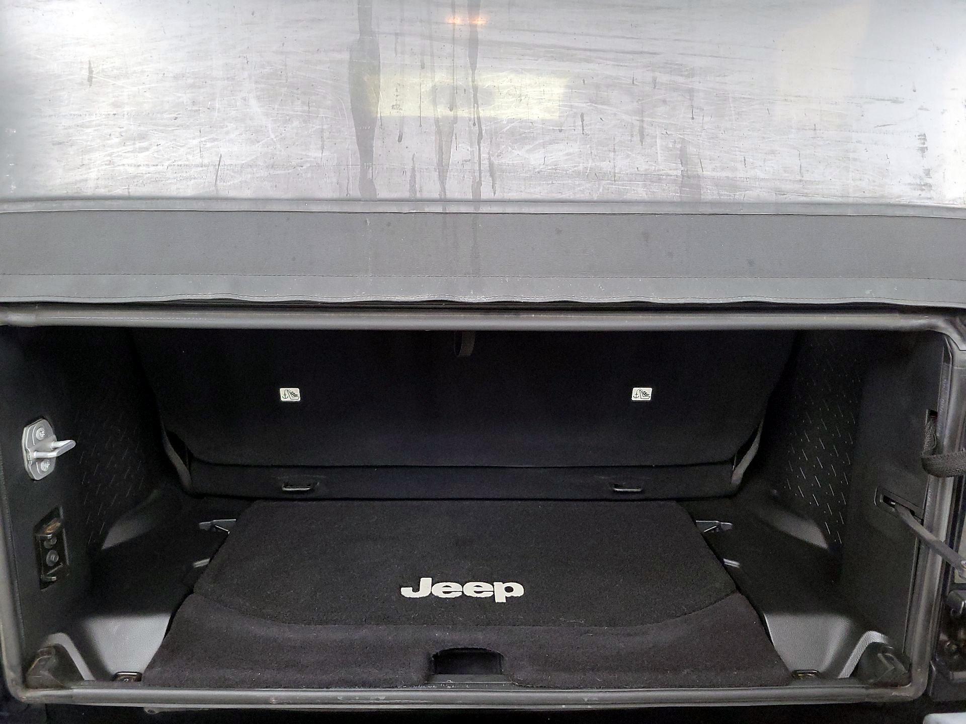 Thumbnail: 2015 Jeep Wrangler - 17