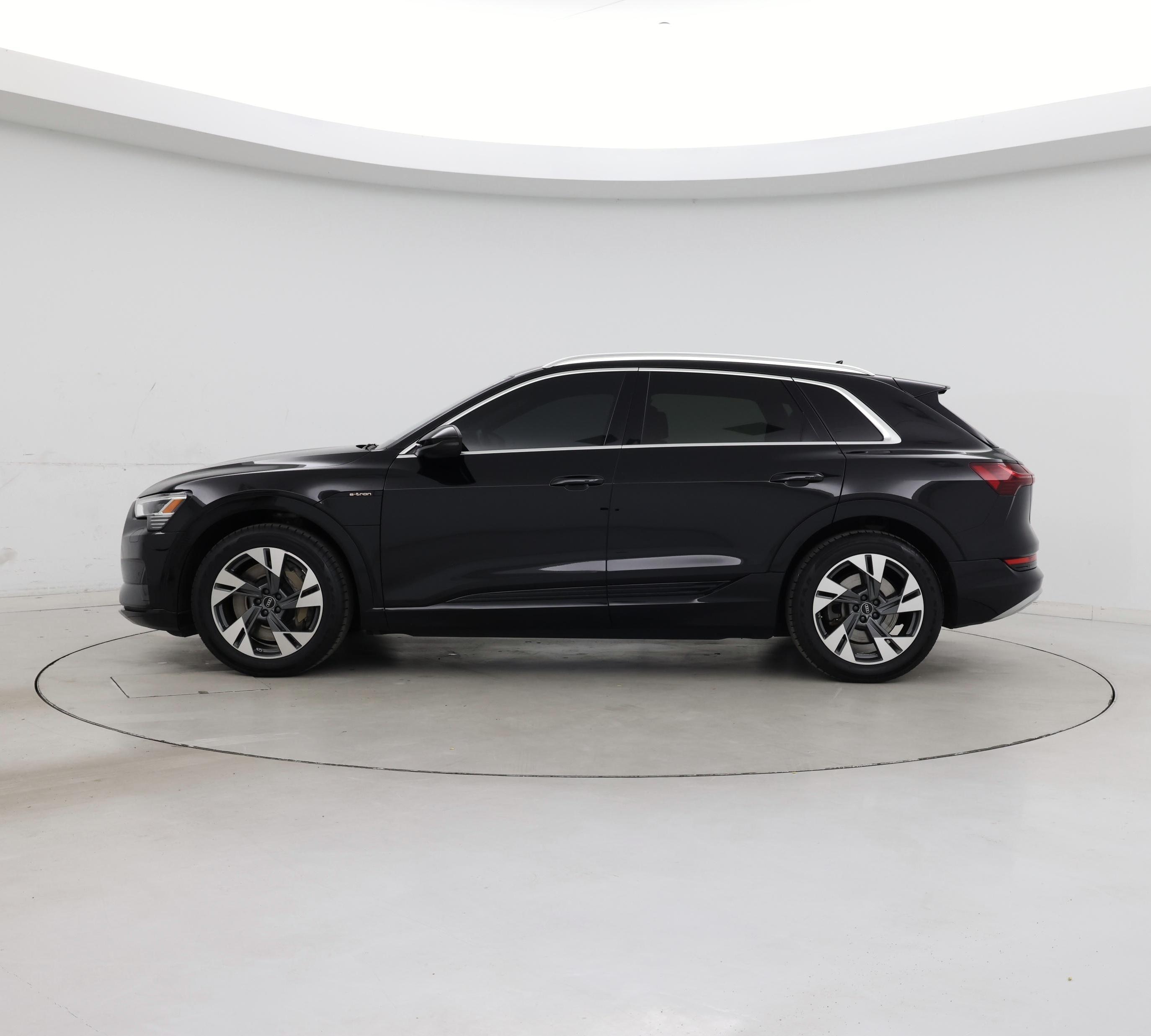 Thumbnail: 2022 Audi e-tron - 3