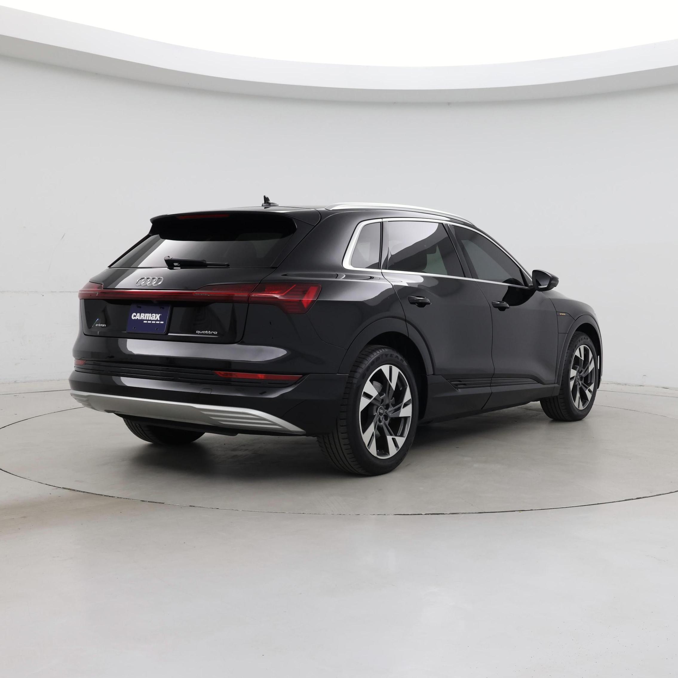 Thumbnail: 2022 Audi e-tron - 8
