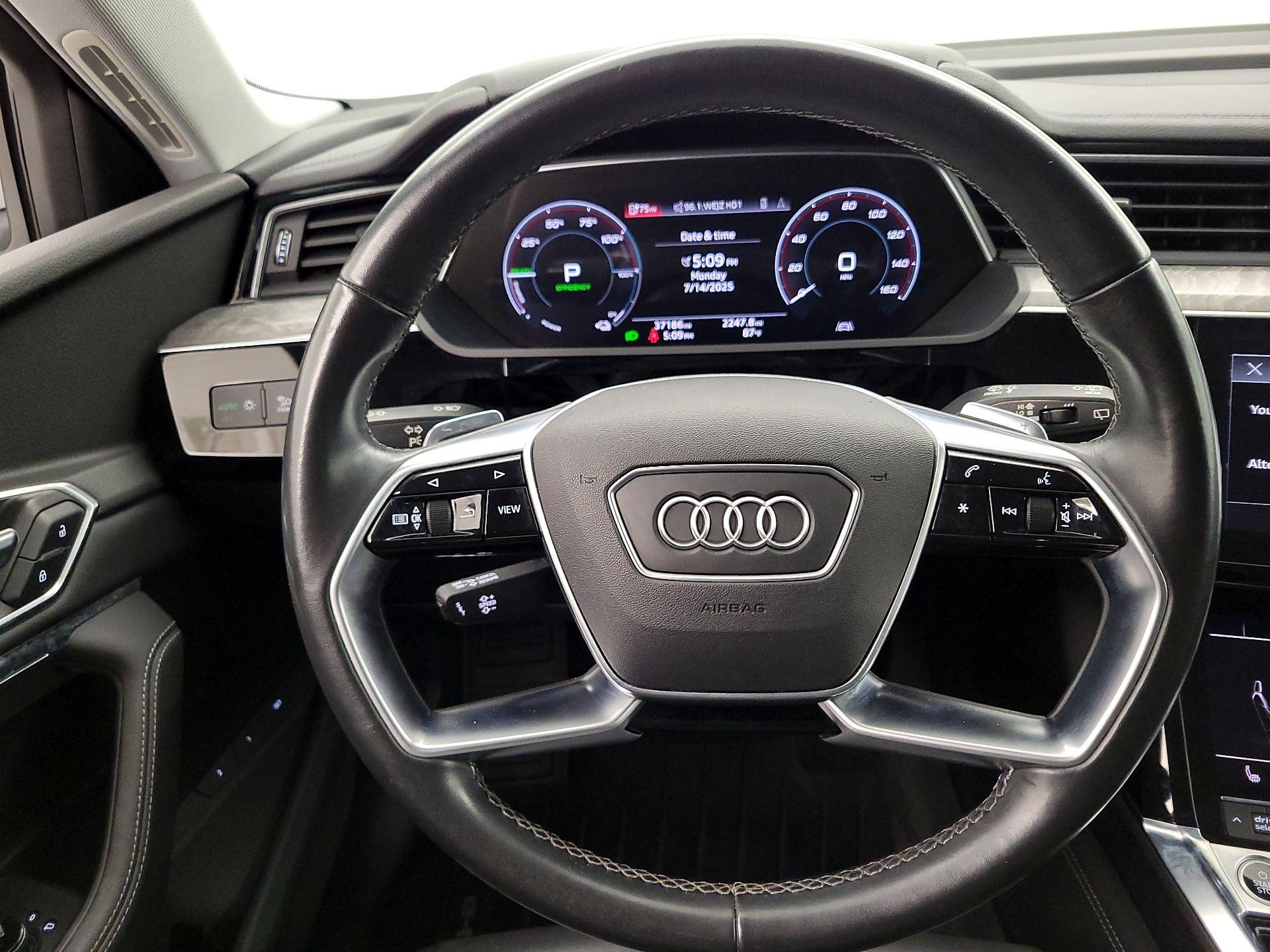 Thumbnail: 2021 Audi e-tron - 10