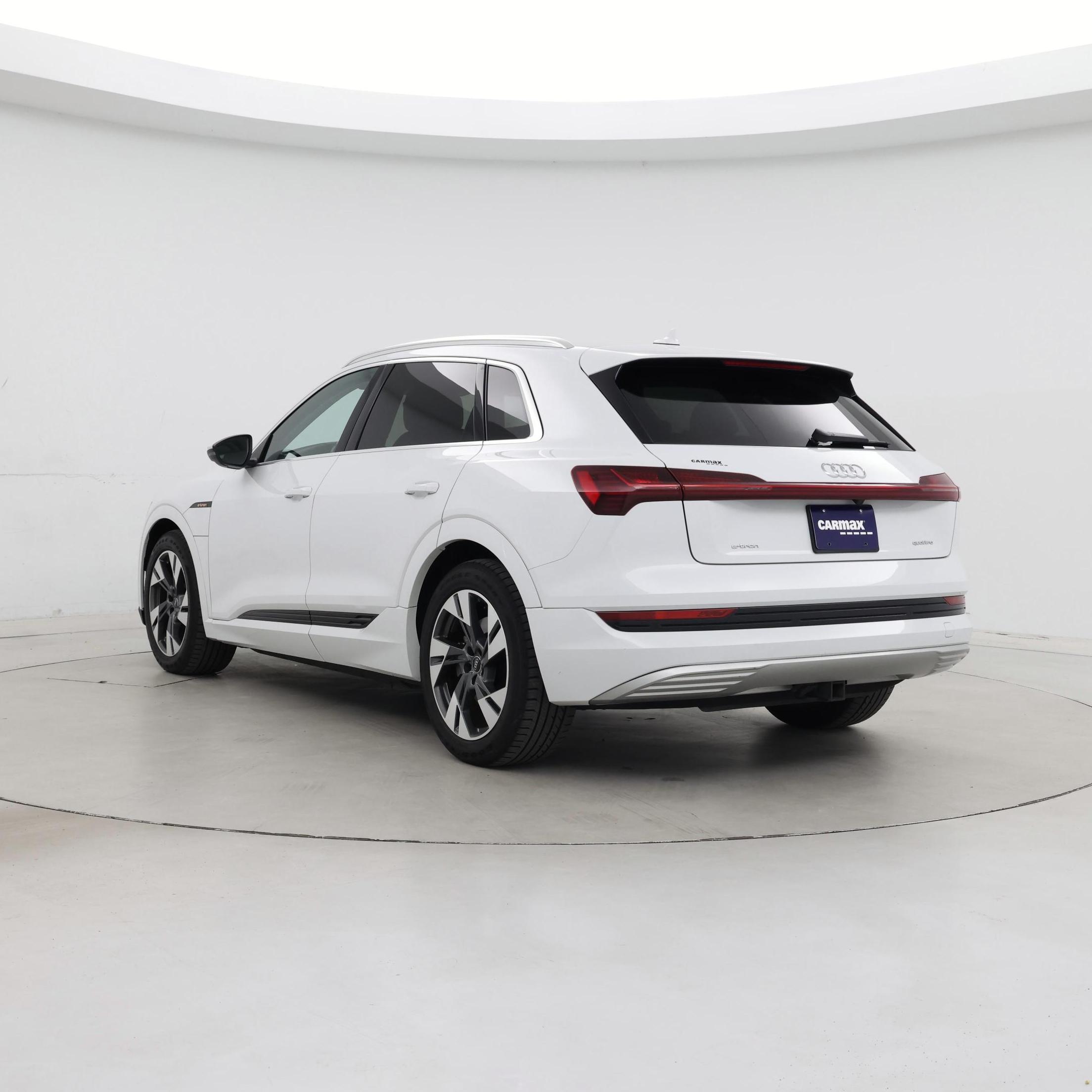 Thumbnail: 2021 Audi e-tron - 2