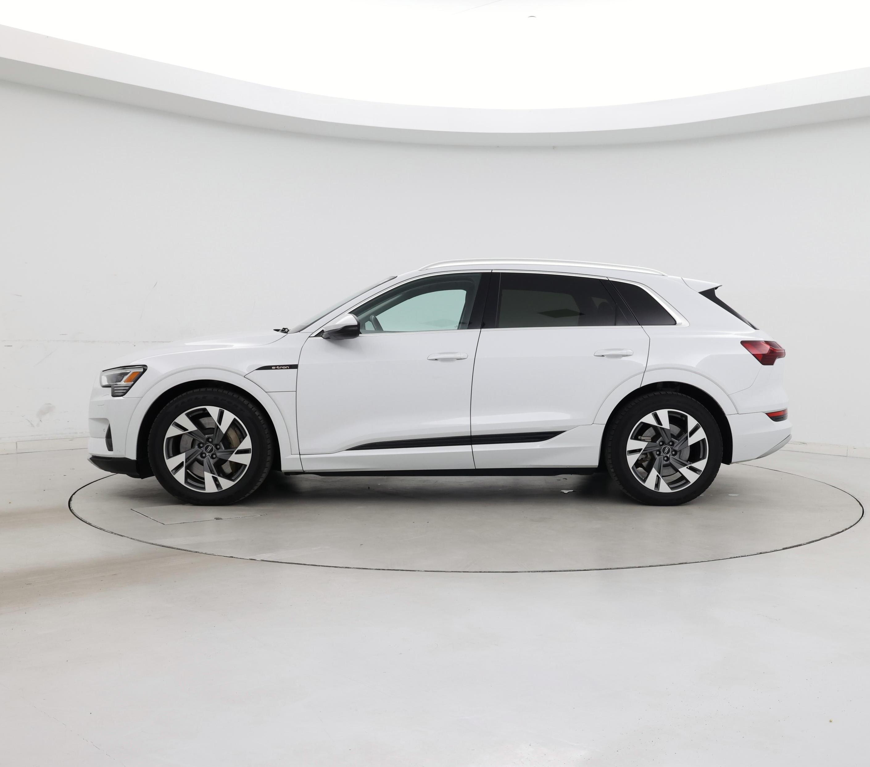 Thumbnail: 2021 Audi e-tron - 3