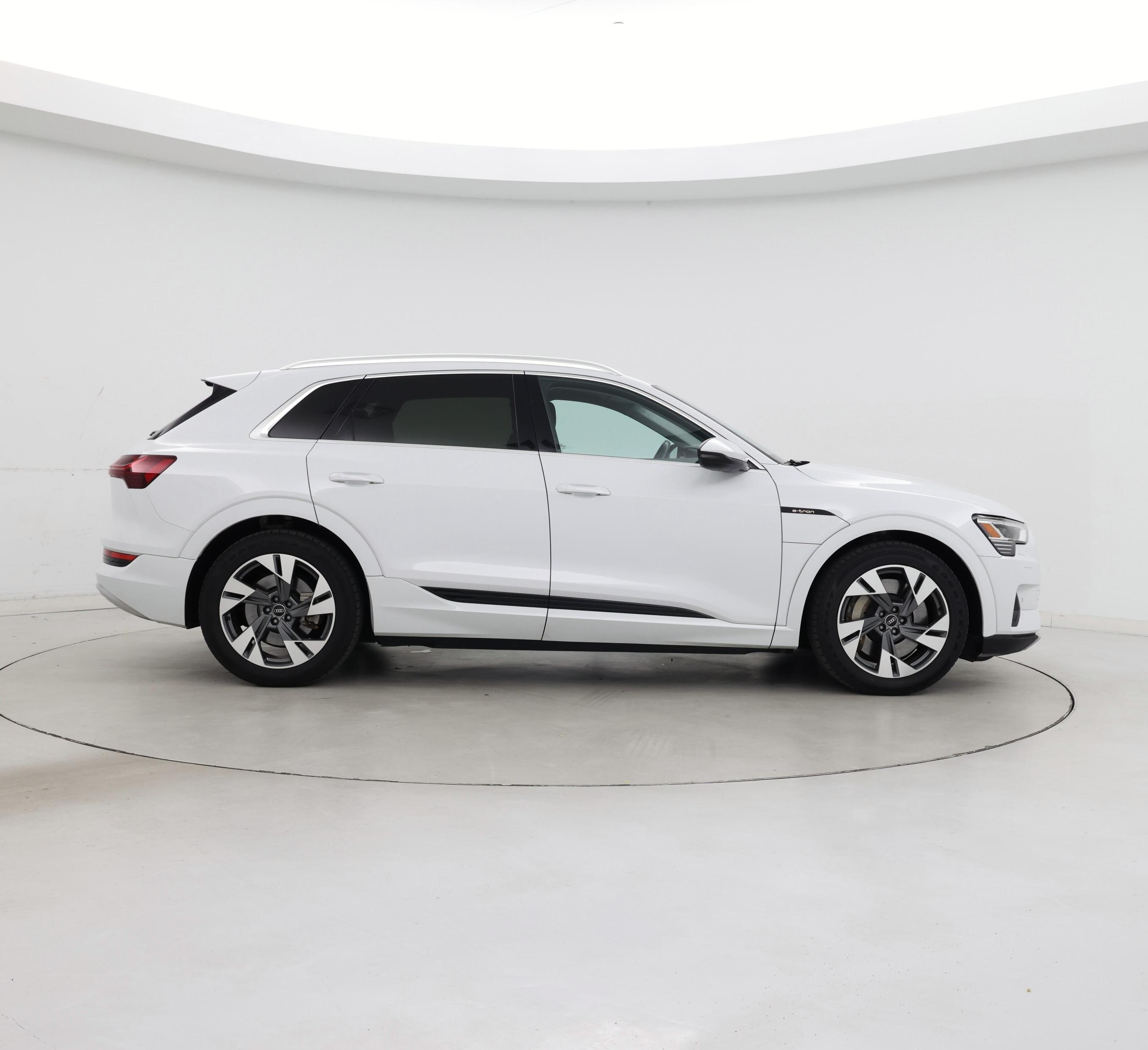 Thumbnail: 2021 Audi e-tron - 7