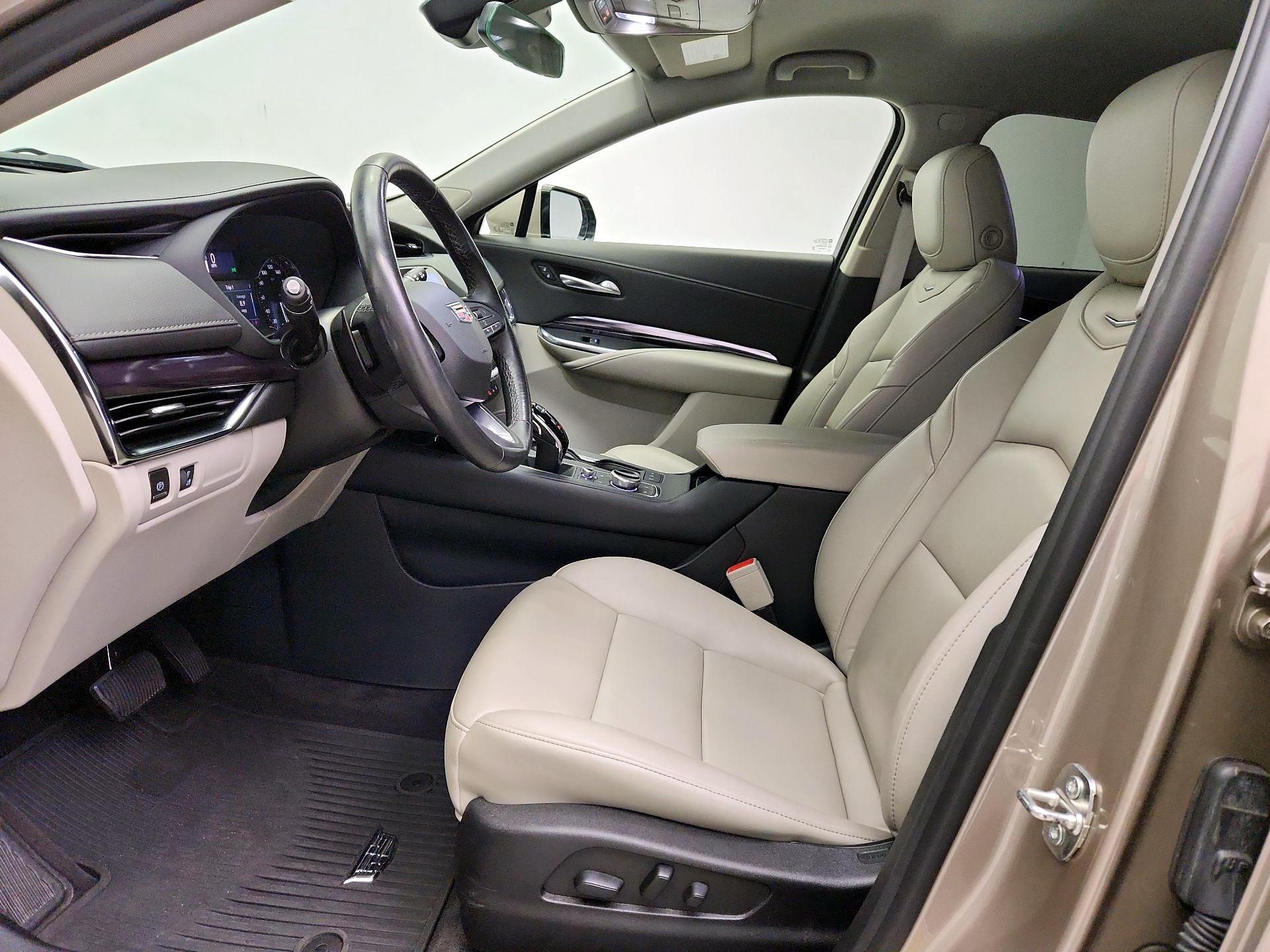 Thumbnail: 2023 Cadillac XT4 - 11