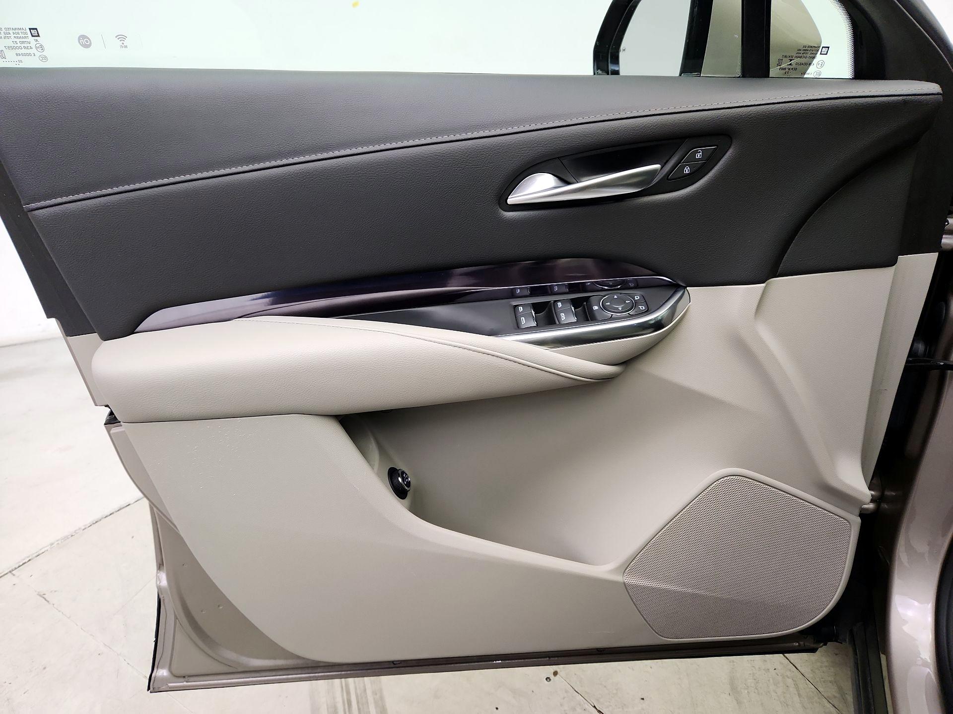 Thumbnail: 2023 Cadillac XT4 - 12