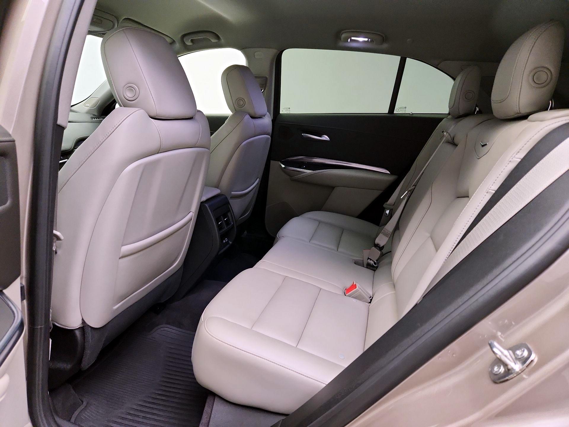 Thumbnail: 2023 Cadillac XT4 - 20