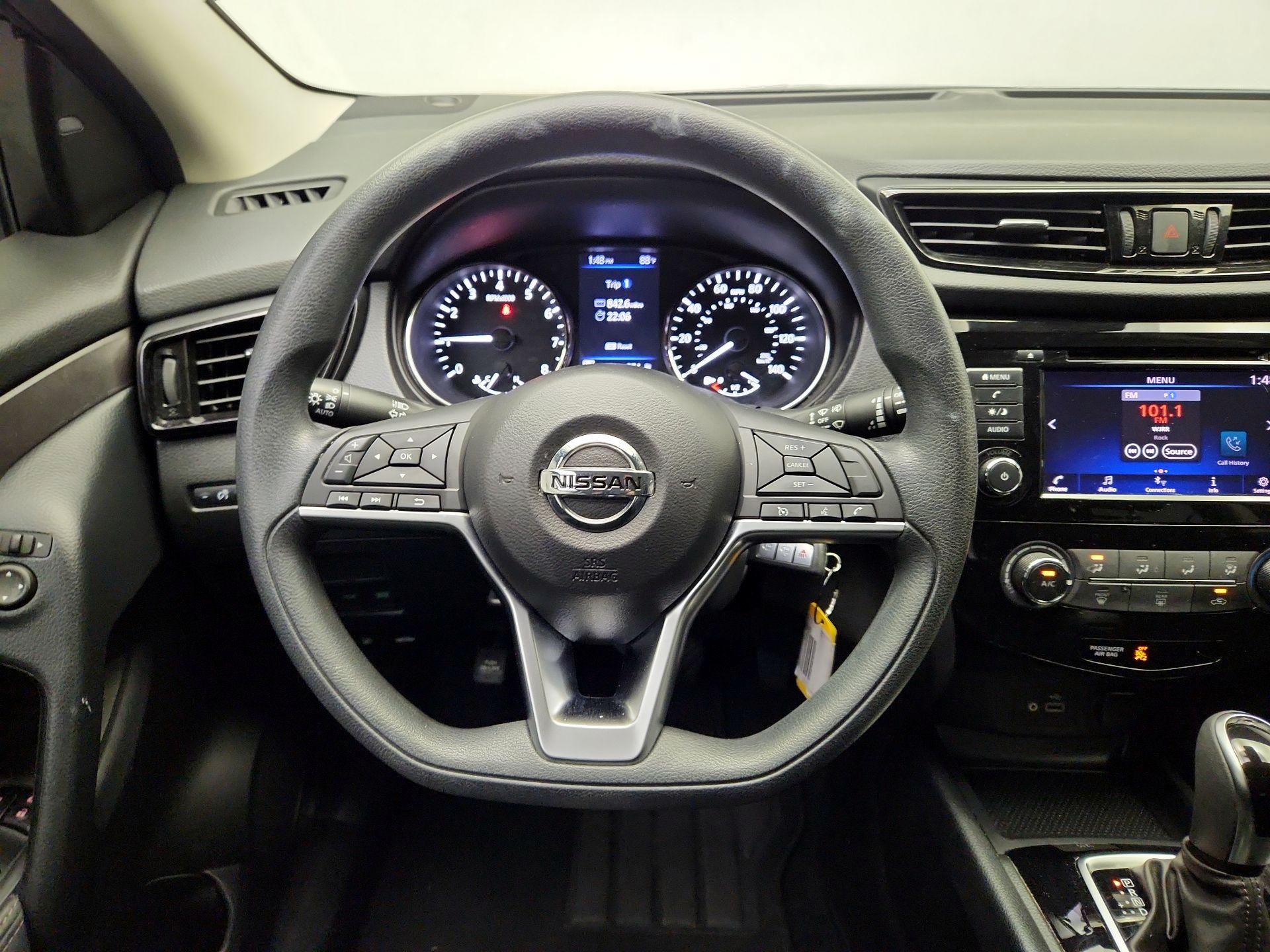 Thumbnail: 2021 Nissan Rogue Sport - 10