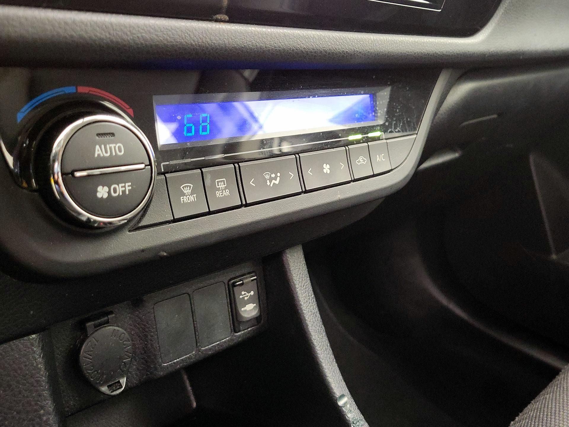 Thumbnail: 2016 Toyota Corolla - 16