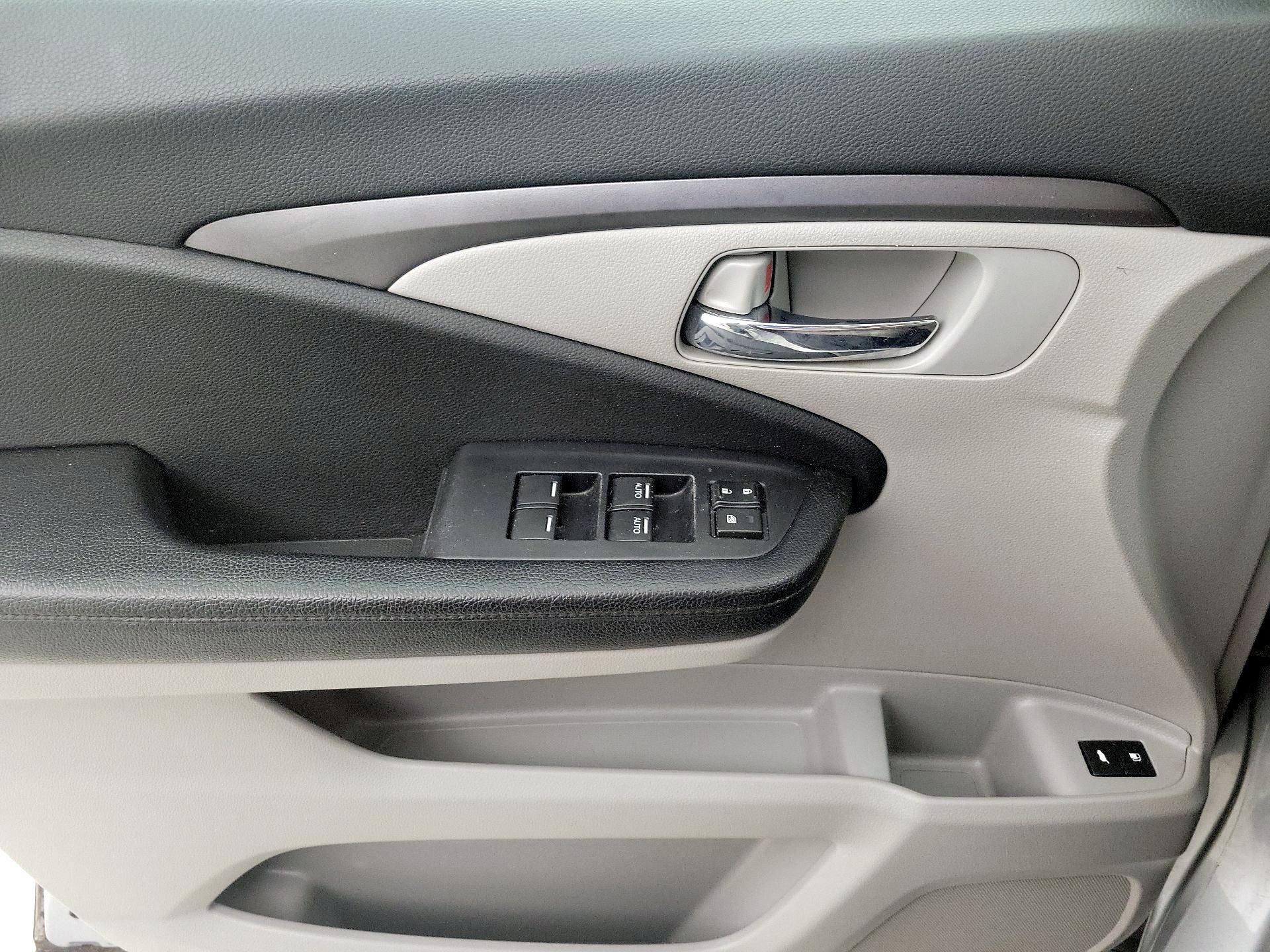 Thumbnail: 2016 Honda Pilot - 12