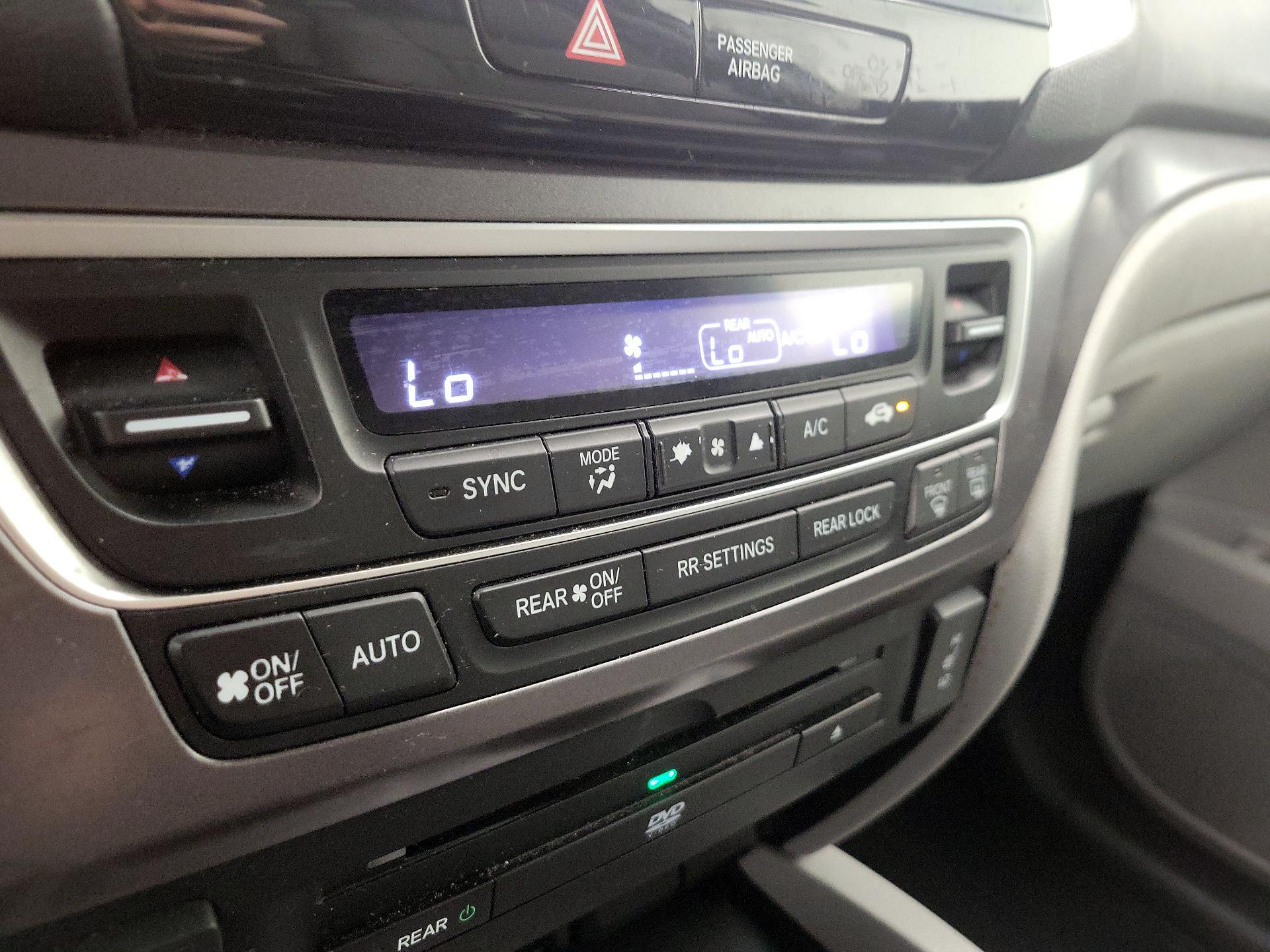 Thumbnail: 2016 Honda Pilot - 16