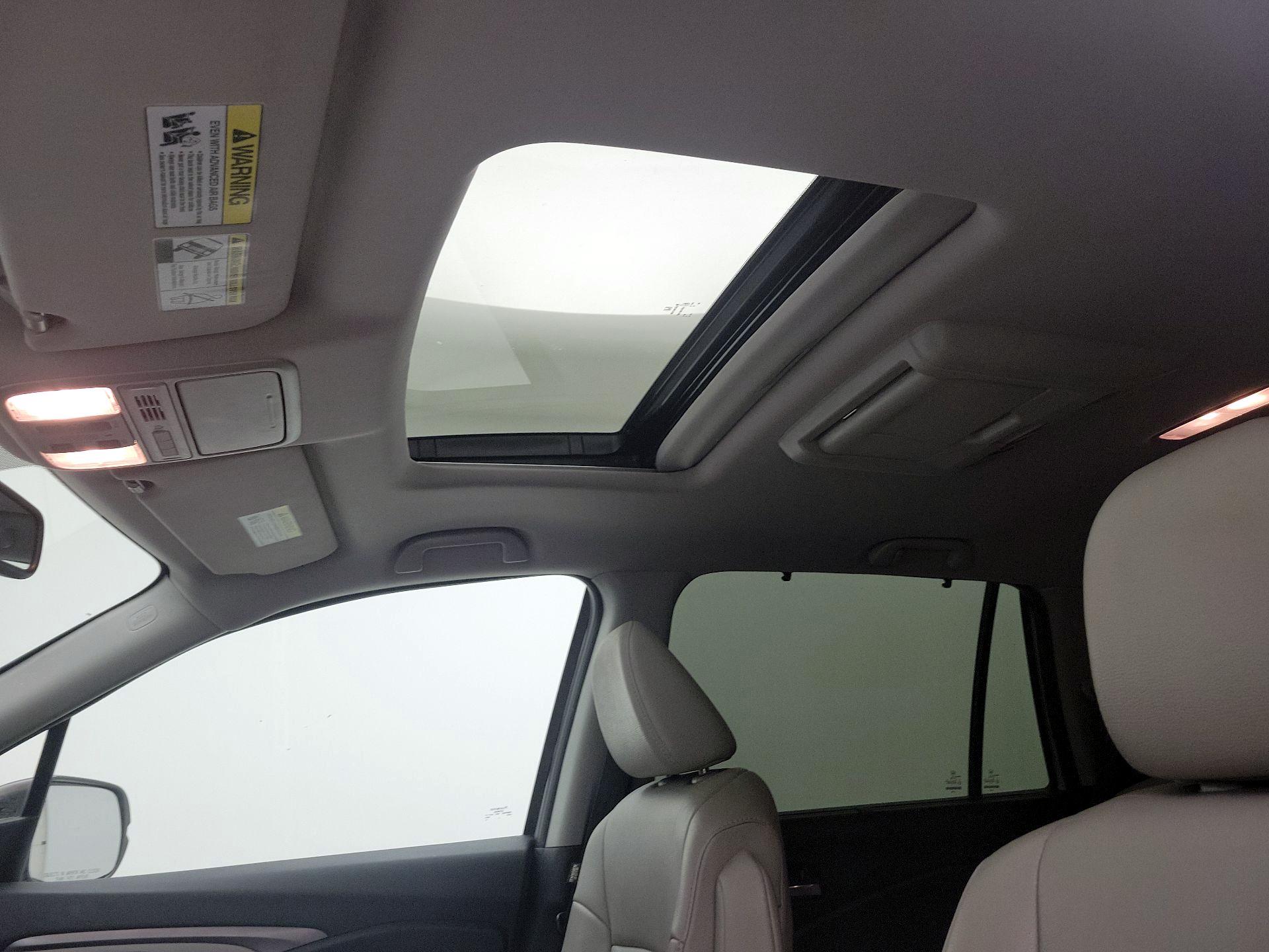 Thumbnail: 2016 Honda Pilot - 19