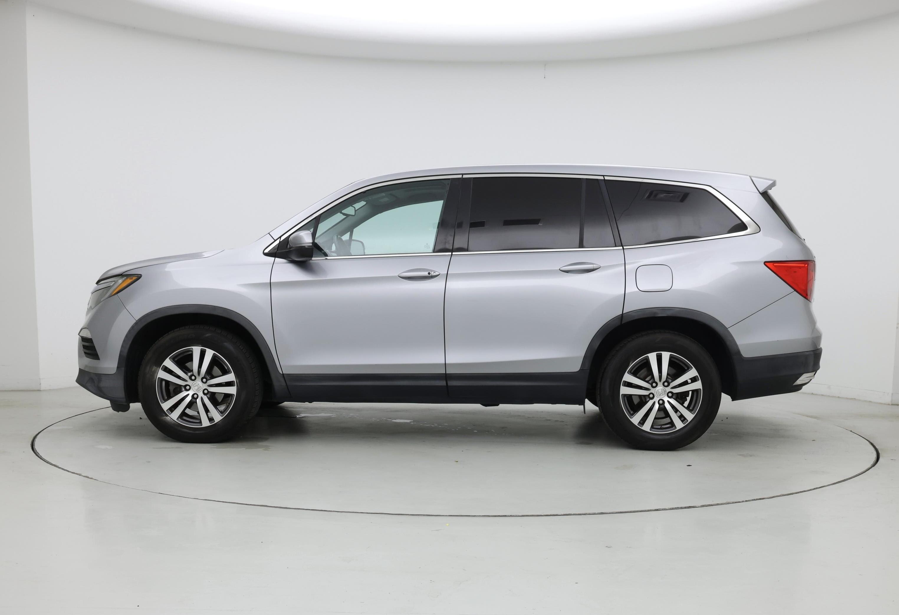 Thumbnail: 2016 Honda Pilot - 3