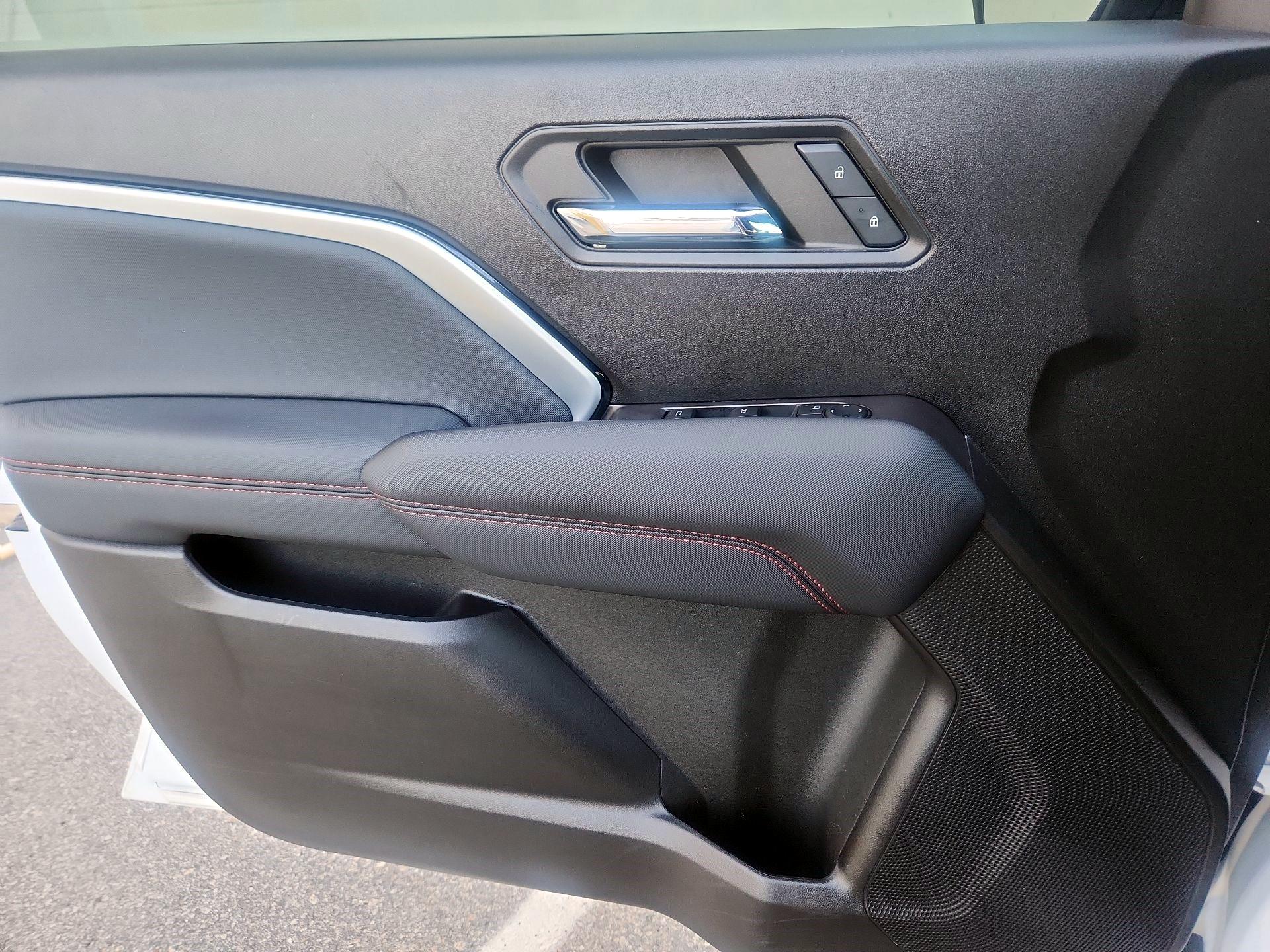 Thumbnail: 2023 Chevrolet Colorado - 12