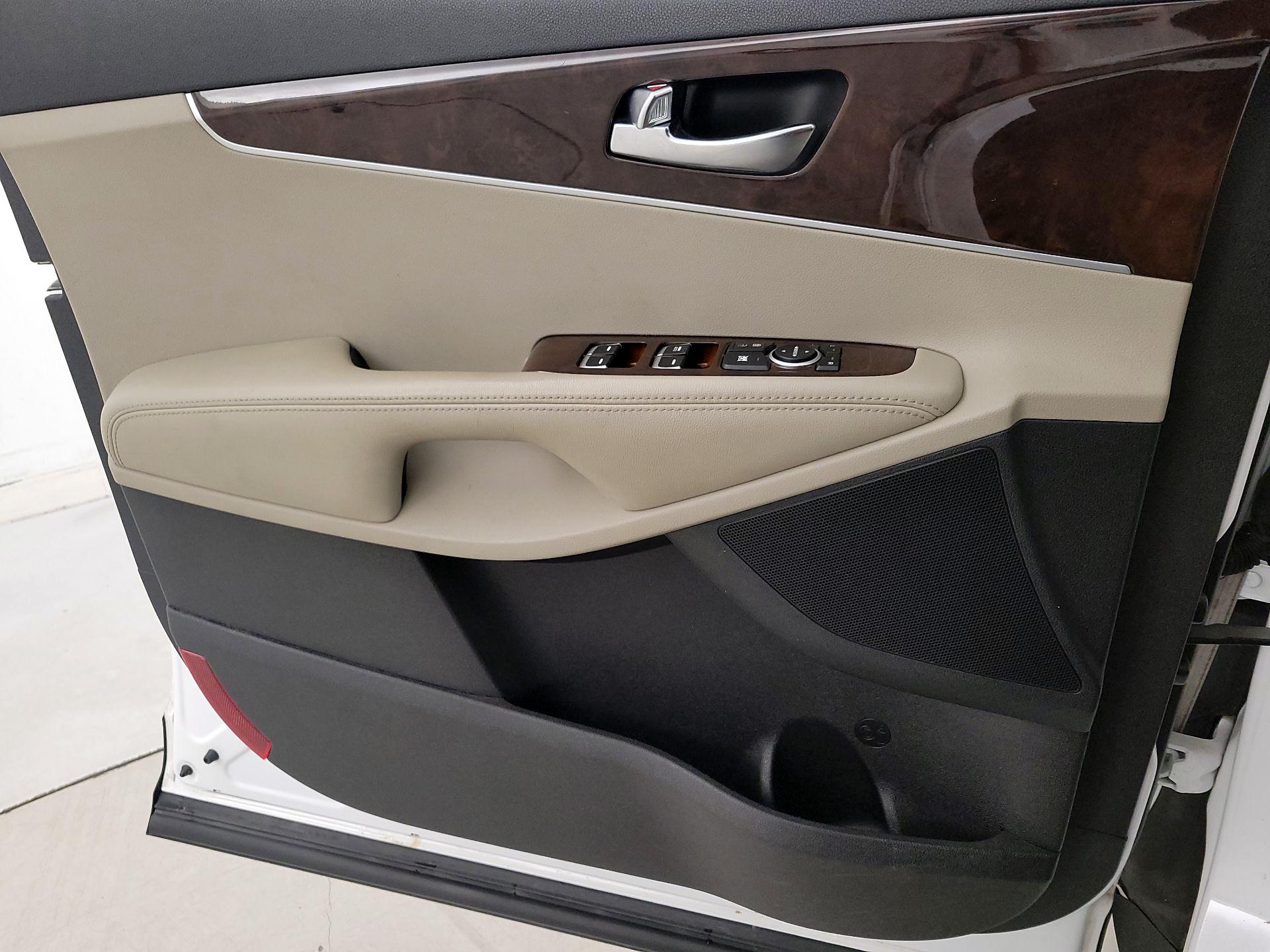 Thumbnail: 2016 Kia Sorento - 12