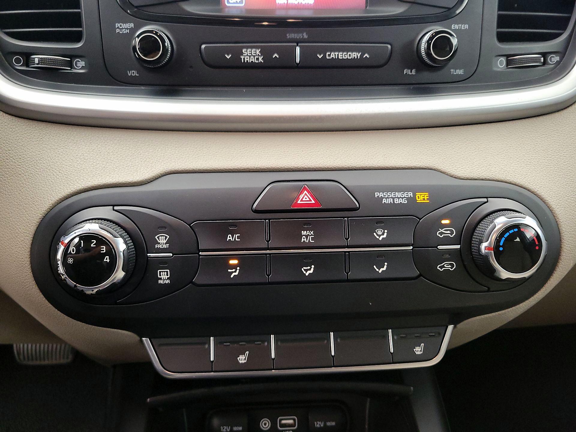 Thumbnail: 2016 Kia Sorento - 16