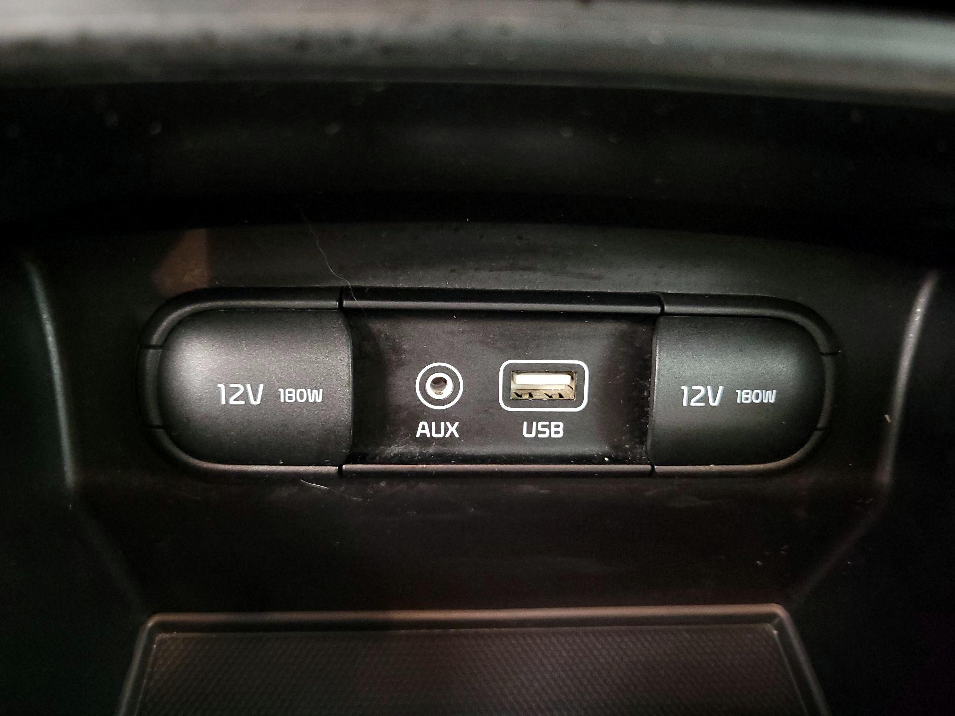 Thumbnail: 2016 Kia Sorento - 18
