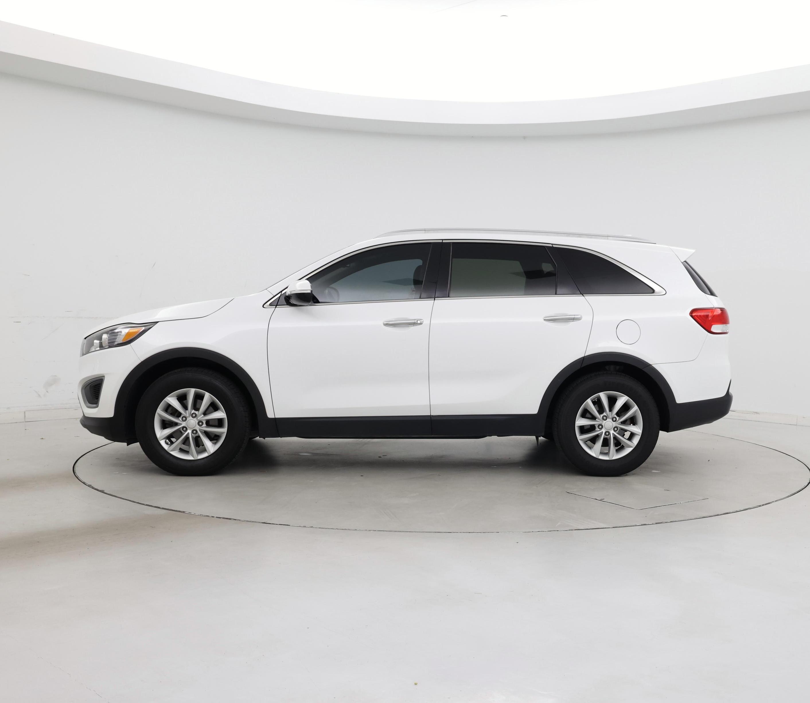 Thumbnail: 2016 Kia Sorento - 3