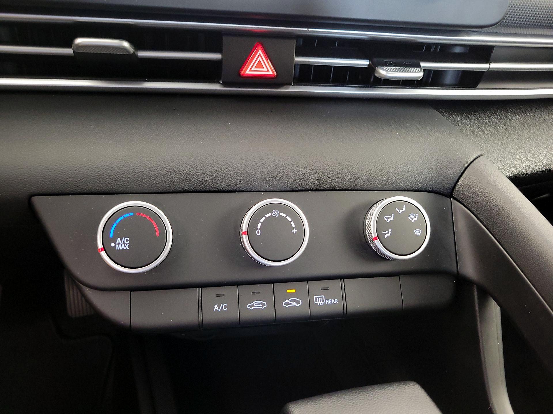 Thumbnail: 2021 Hyundai Elantra - 16