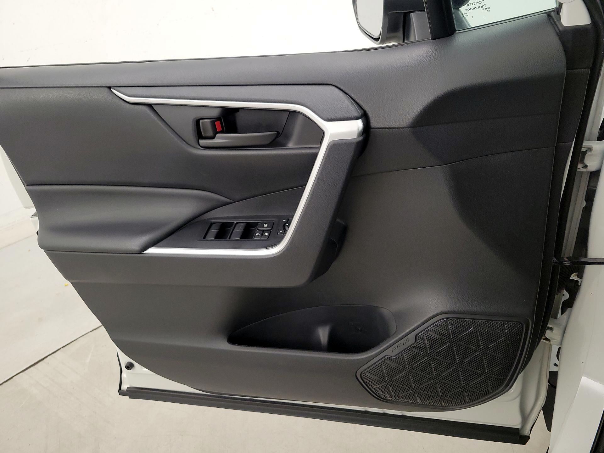 Thumbnail: 2021 Toyota RAV4 - 12