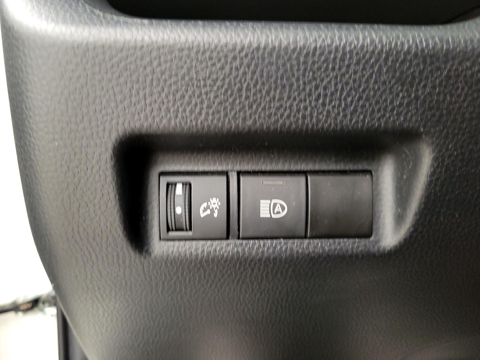 Thumbnail: 2021 Toyota RAV4 - 13