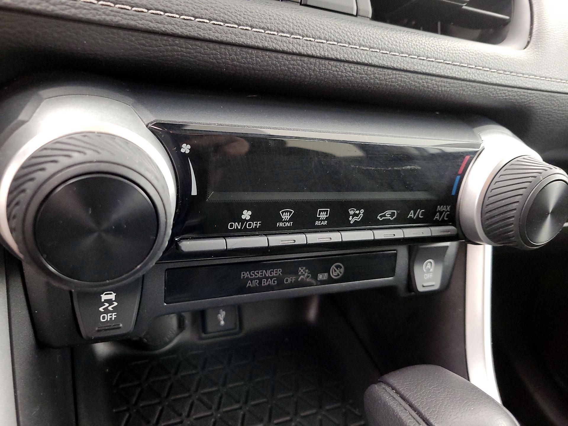 Thumbnail: 2021 Toyota RAV4 - 16