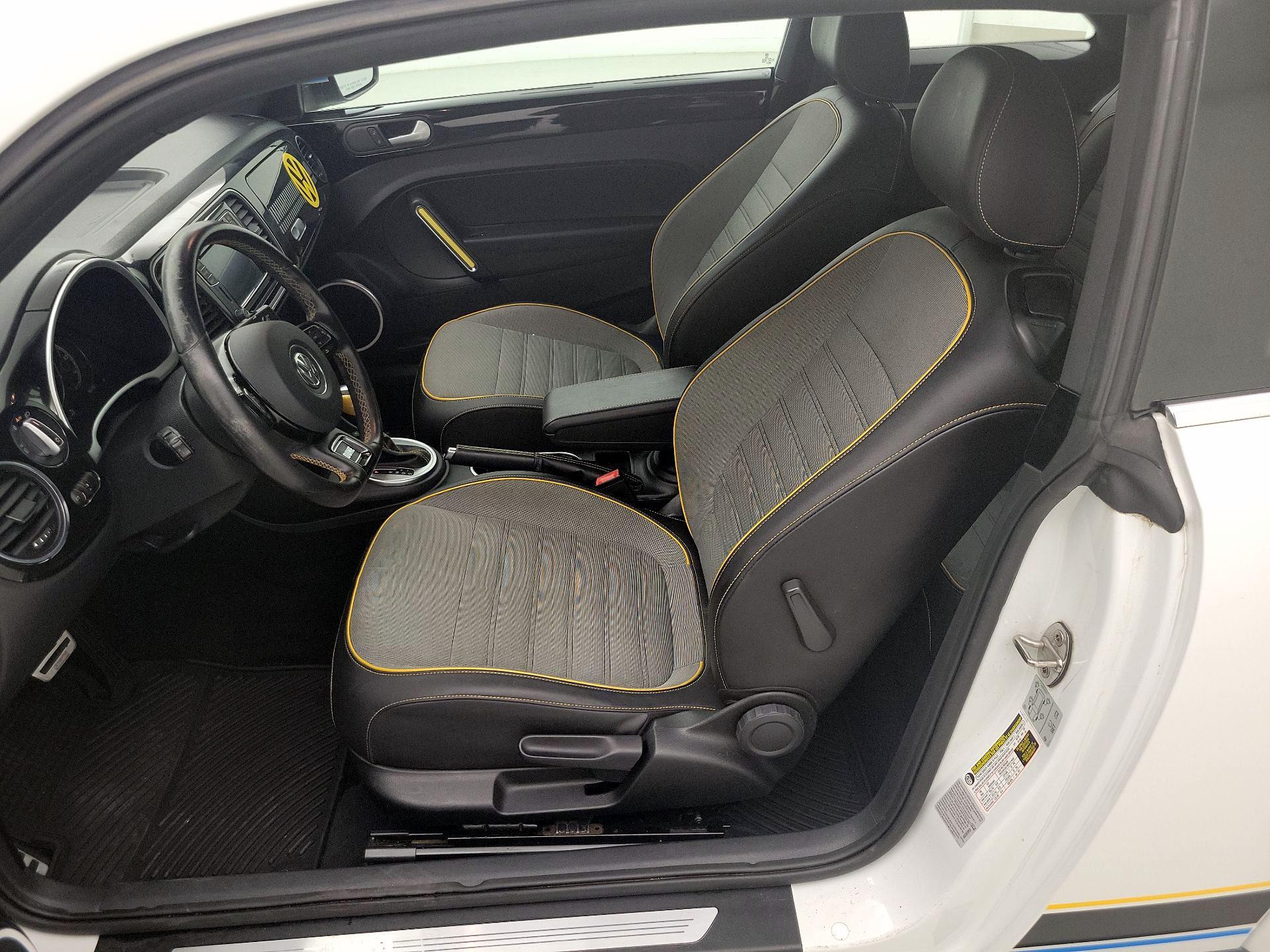 Thumbnail: 2016 Volkswagen Beetle - 11