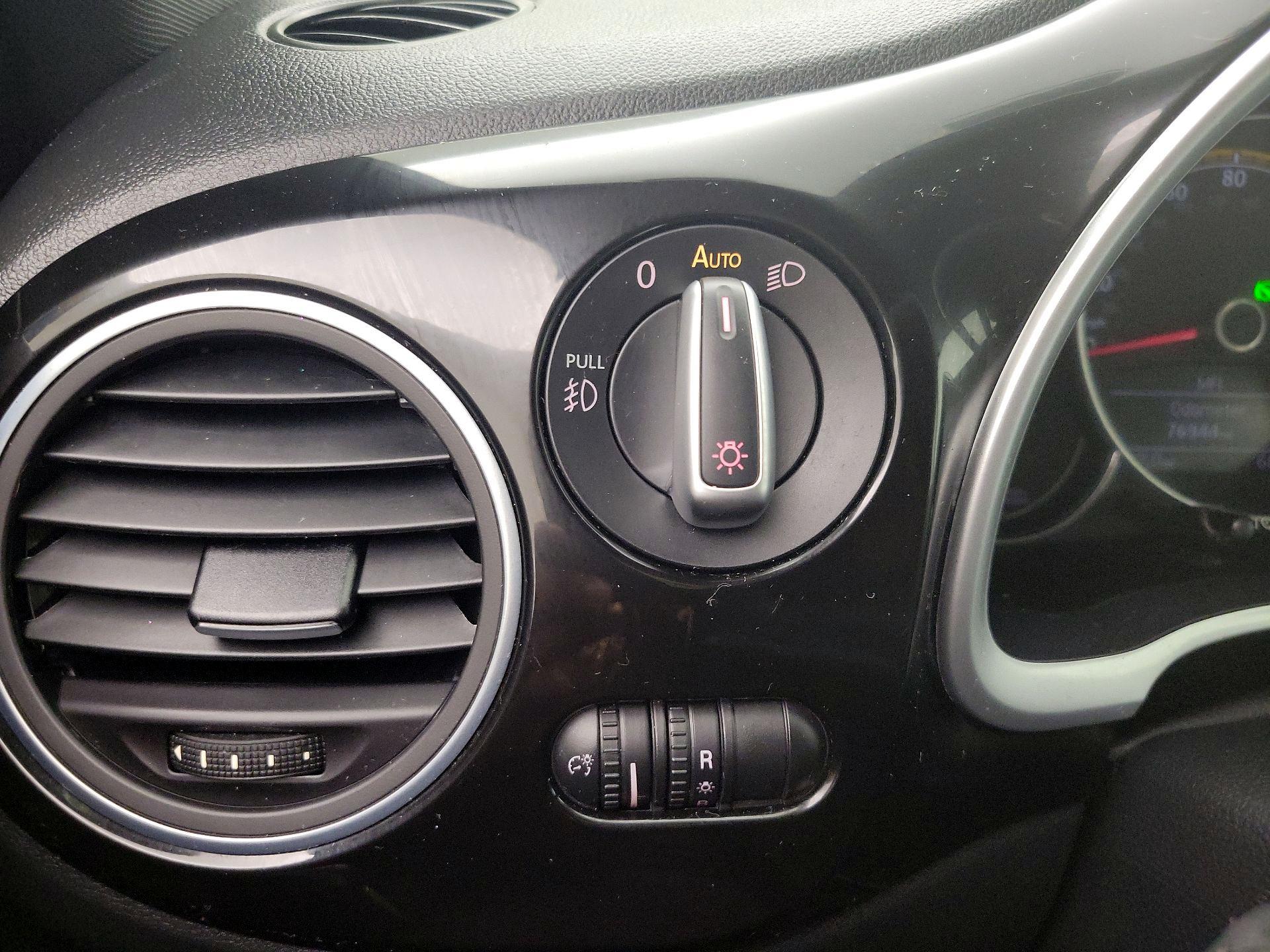 Thumbnail: 2016 Volkswagen Beetle - 13