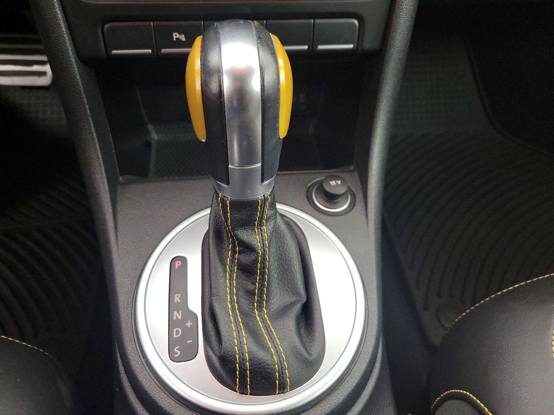 Thumbnail: 2016 Volkswagen Beetle - 17