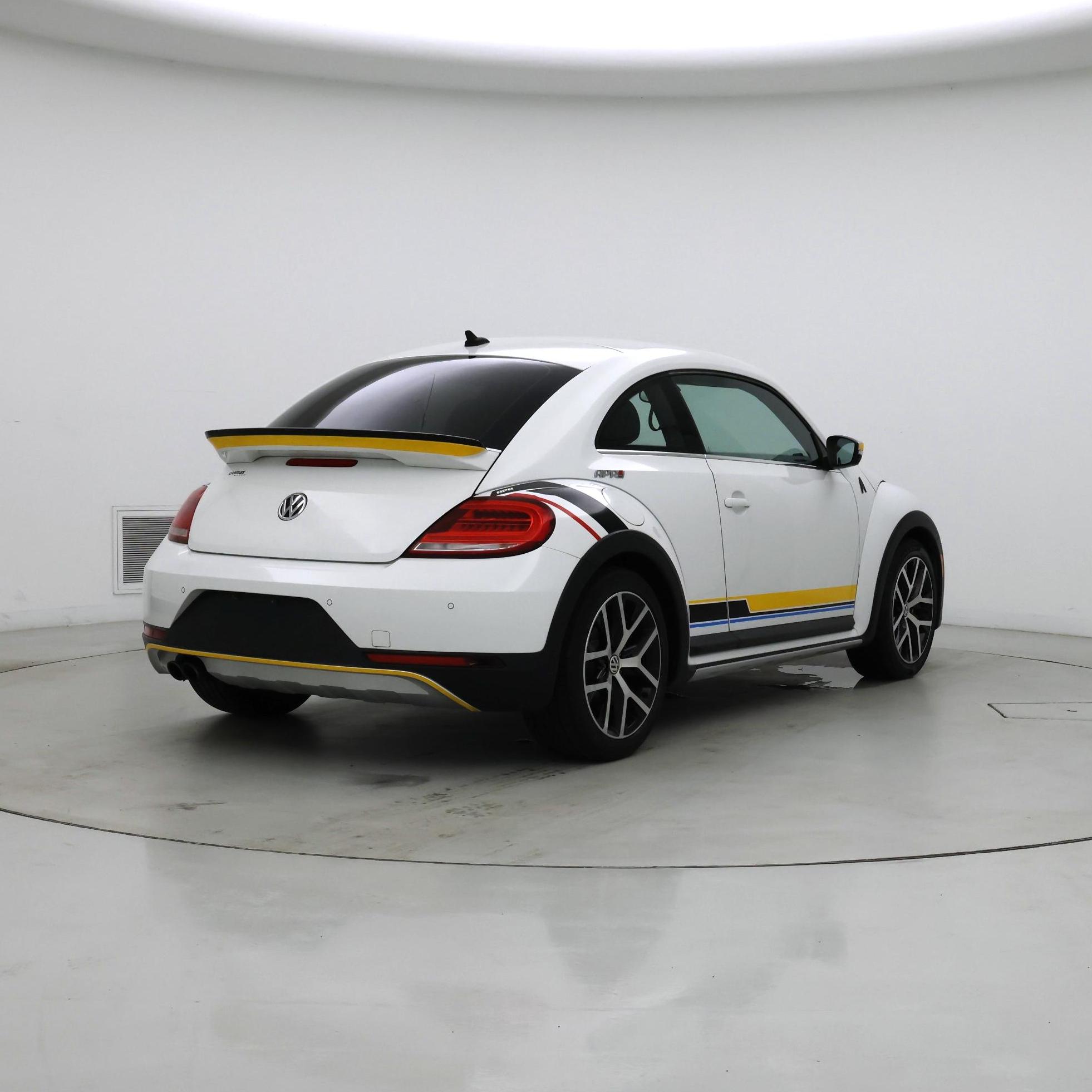 Thumbnail: 2016 Volkswagen Beetle - 8